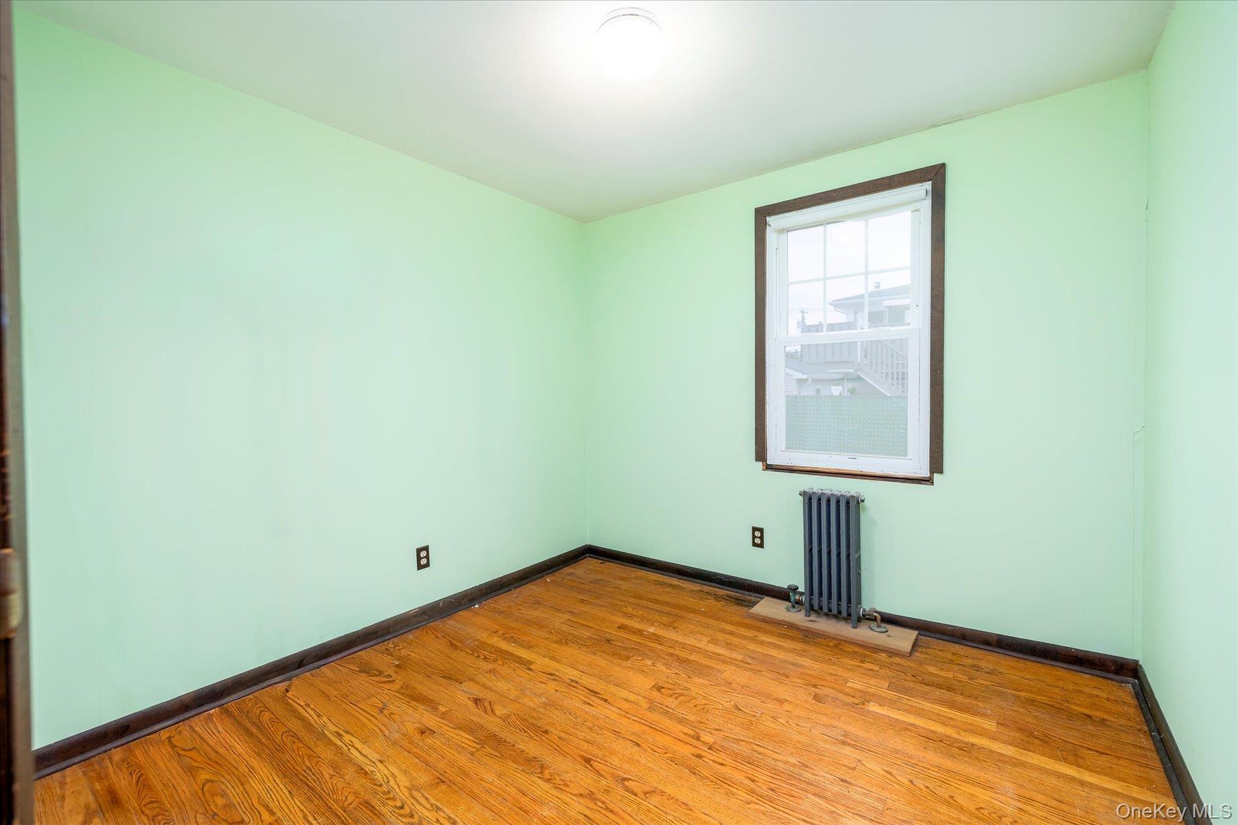 #13 photo, 184 Dallas Street, サフォーク郡 Lindenhurst , NY 11757