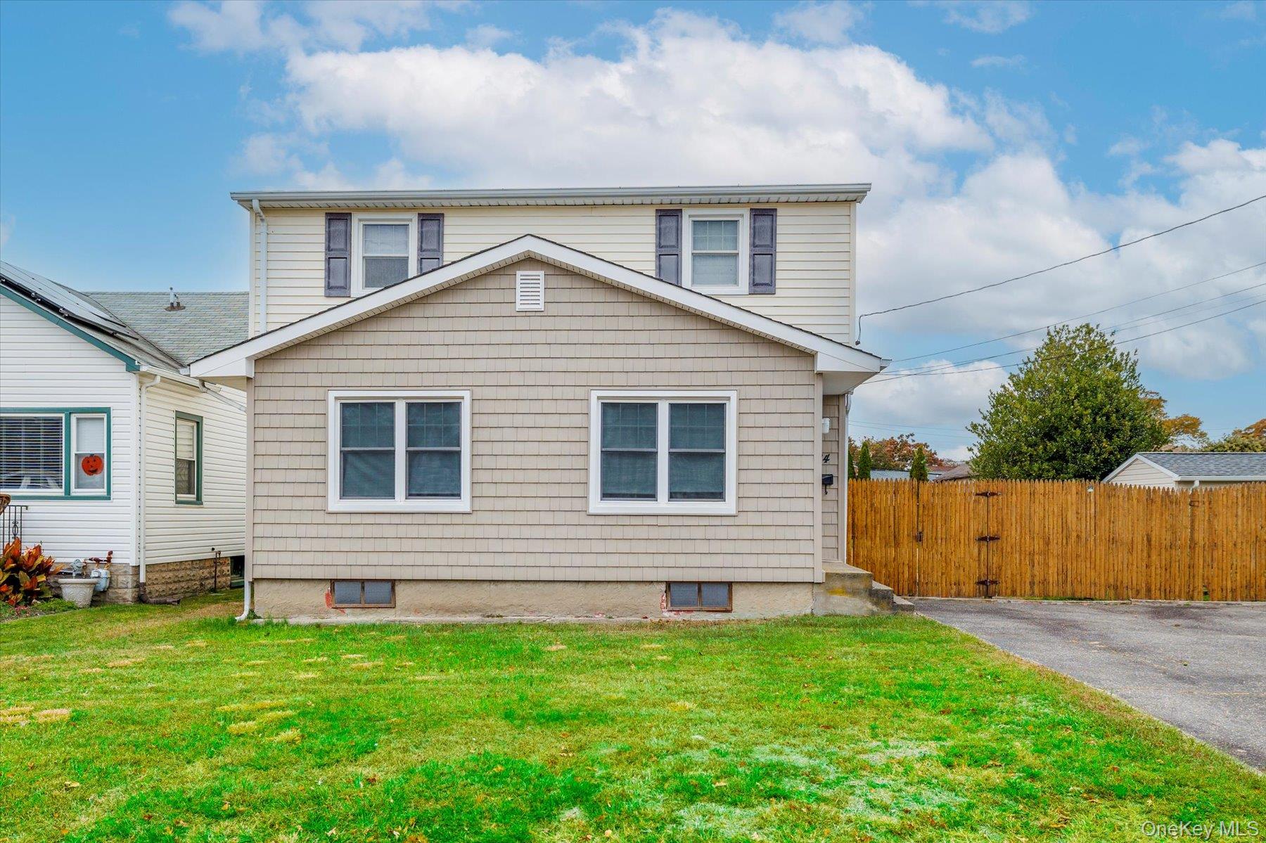 #2 photo, 184 Dallas Street, サフォーク郡 Lindenhurst , NY 11757