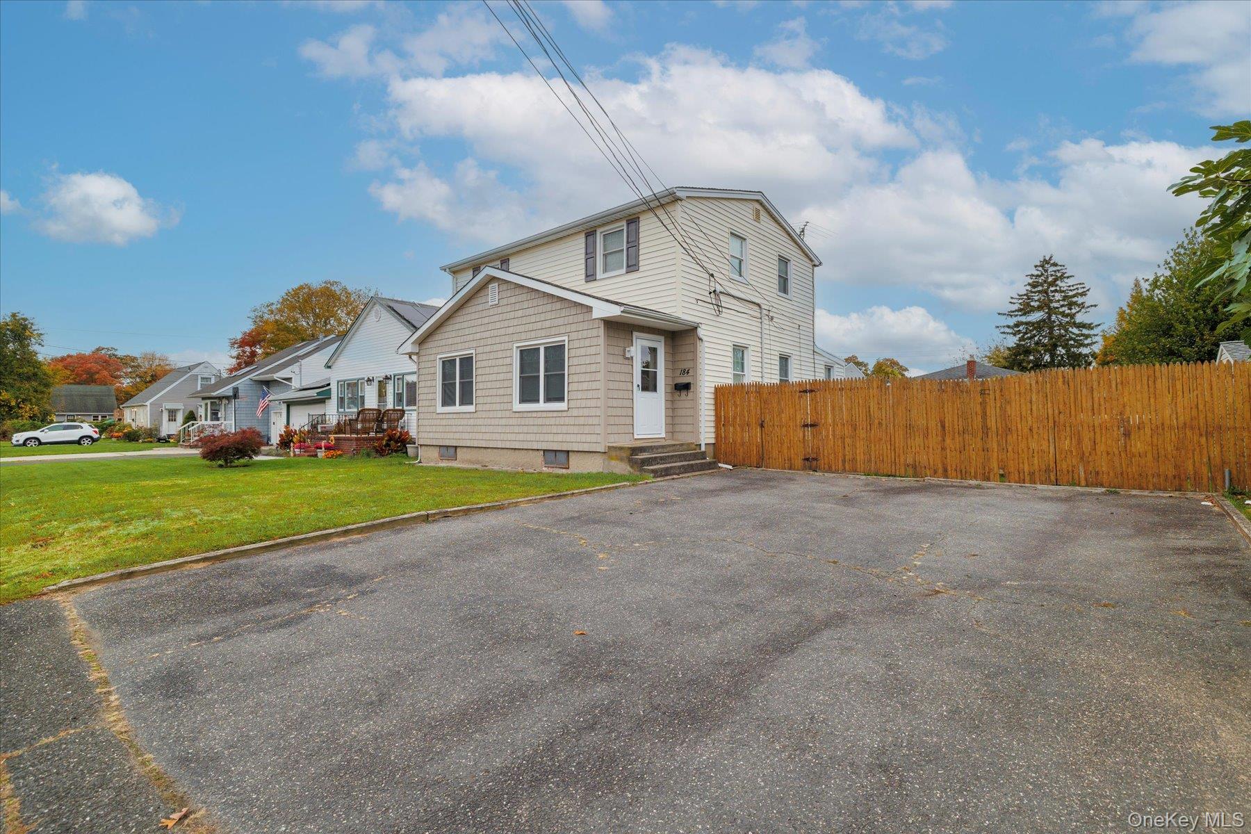 #3 photo, 184 Dallas Street, サフォーク郡 Lindenhurst , NY 11757