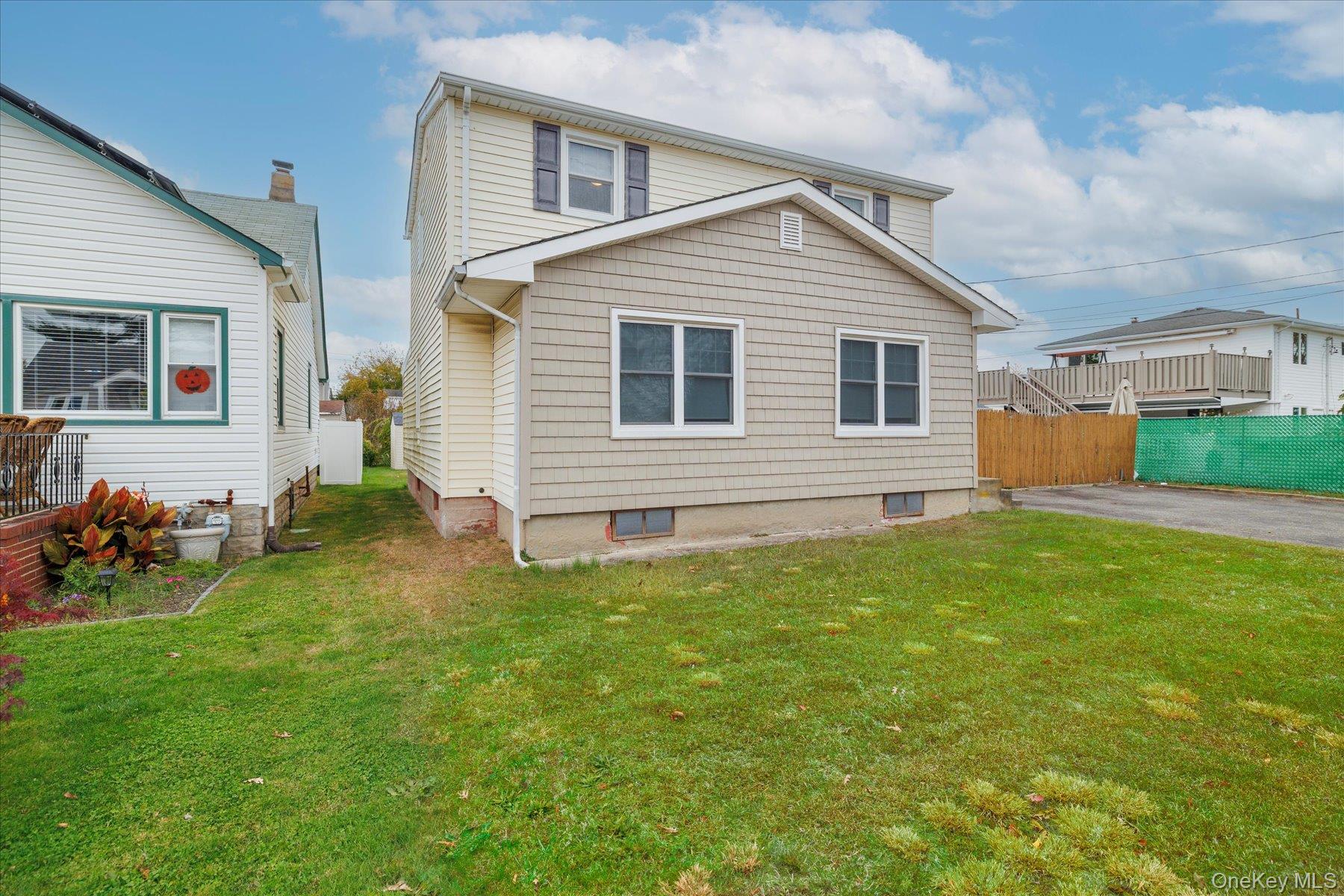 #4 photo, 184 Dallas Street, サフォーク郡 Lindenhurst , NY 11757