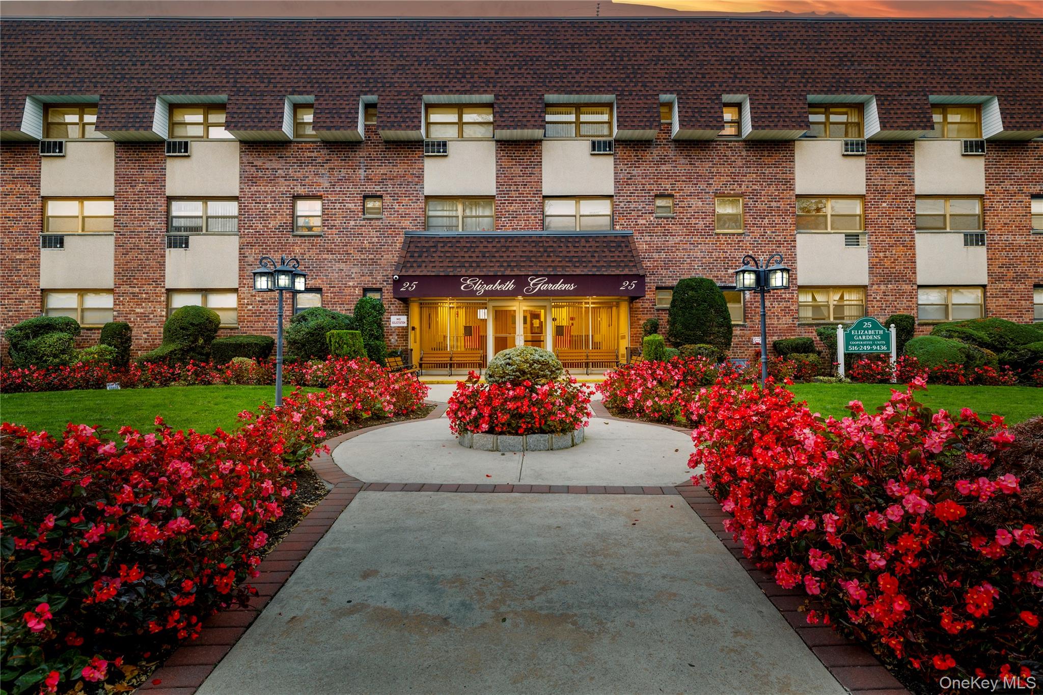 #1 photo, 25 Elizabeth Street, ナッソー郡 Farmingdale , NY 11735