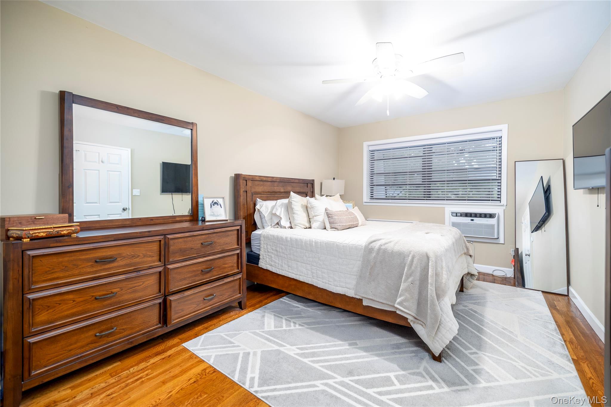 #13 photo, 25 Elizabeth Street, ナッソー郡 Farmingdale , NY 11735