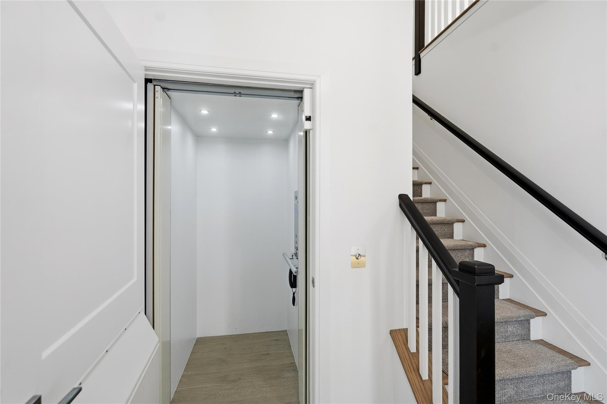 #6 photo, 86202 Spruce Pond Circle, Plainview , NY 11803