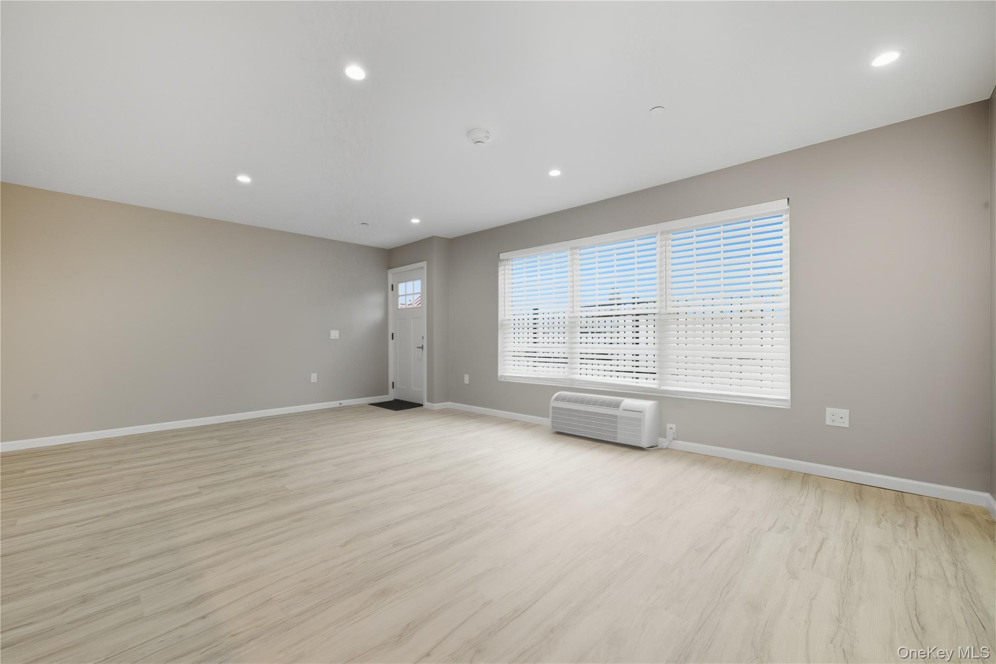 #7 photo, 71 N Main Street, ナッソー郡 Freeport , NY 11520