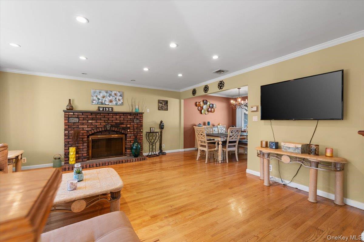 #3 photo, 21 Eleanor Road, ナッソー郡 Plainview , NY 11803