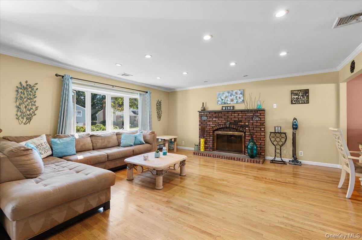 #4 photo, 21 Eleanor Road, ナッソー郡 Plainview , NY 11803