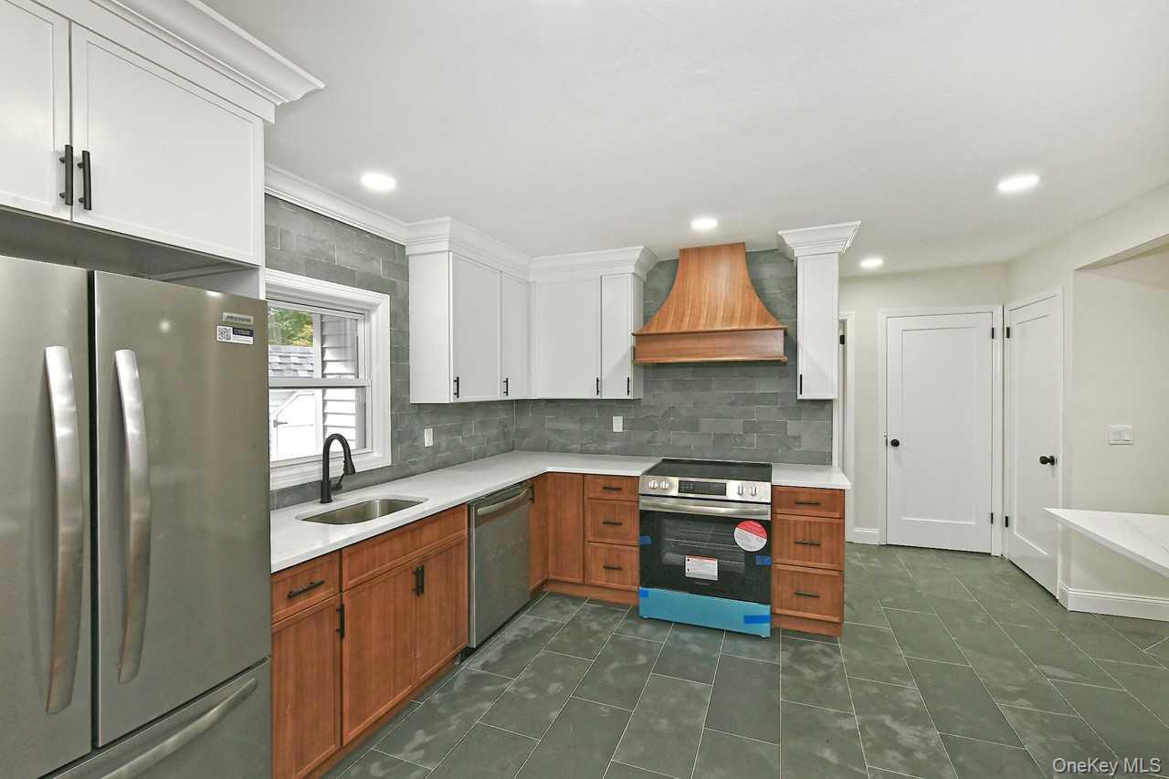 #14 photo, 434 W Main, Huntington , NY 11743