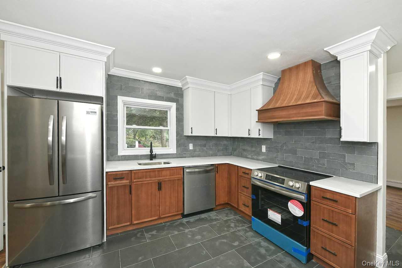 #15 photo, 434 W Main, Huntington , NY 11743