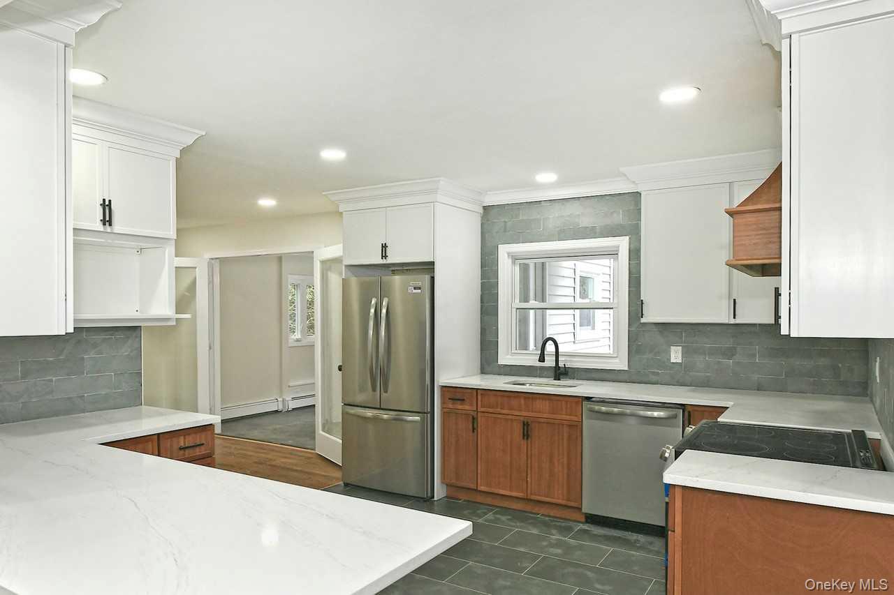 #16 photo, 434 W Main, Huntington , NY 11743