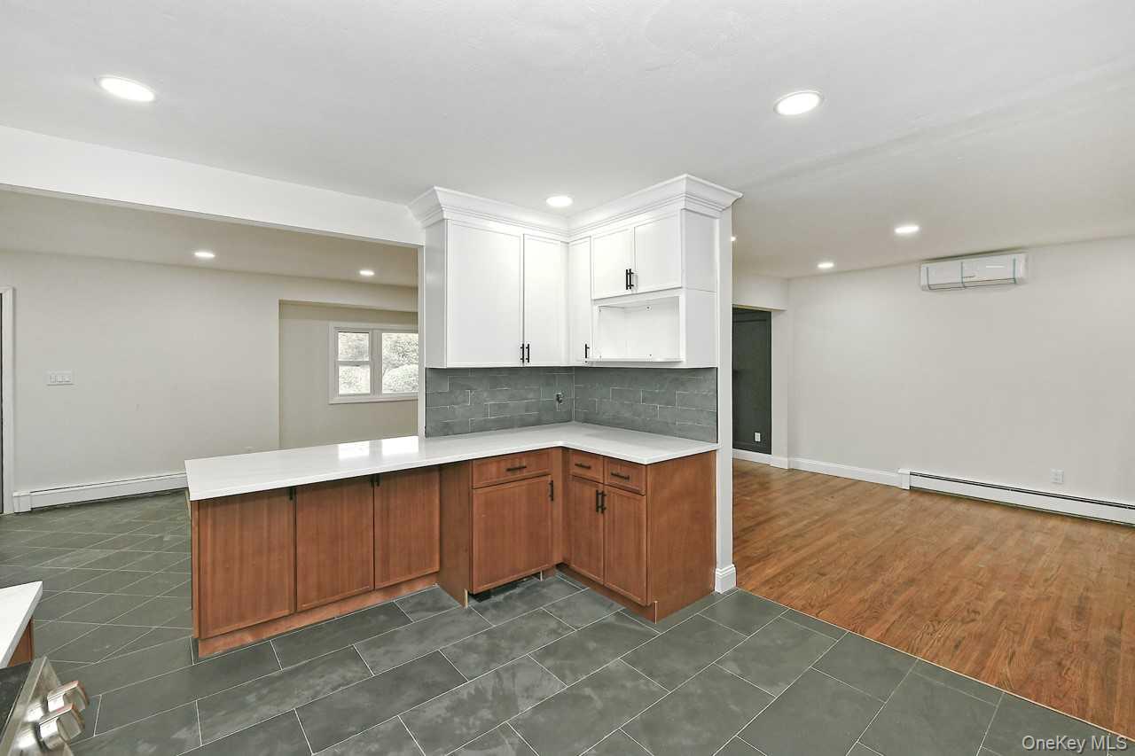 #17 photo, 434 W Main, Huntington , NY 11743