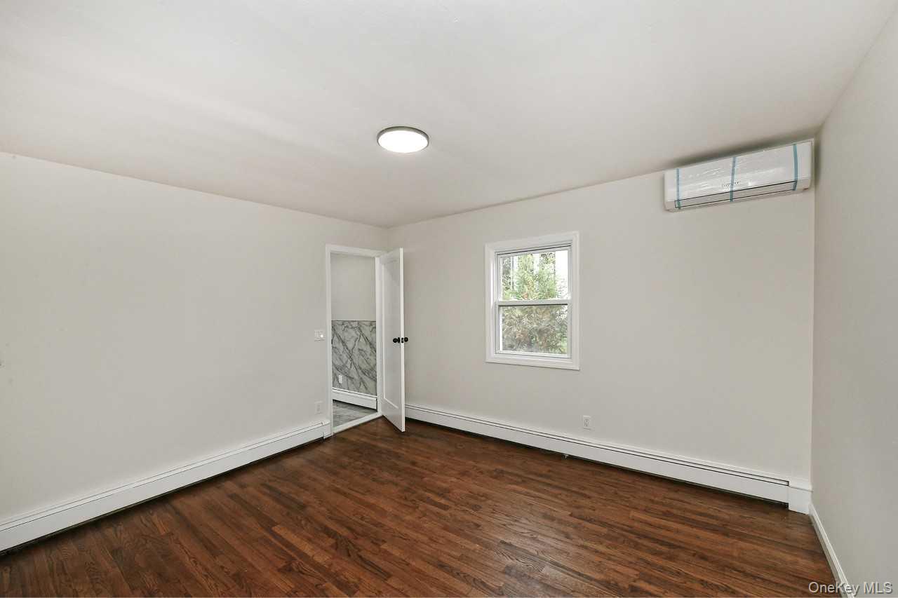 #19 photo, 434 W Main, Huntington , NY 11743