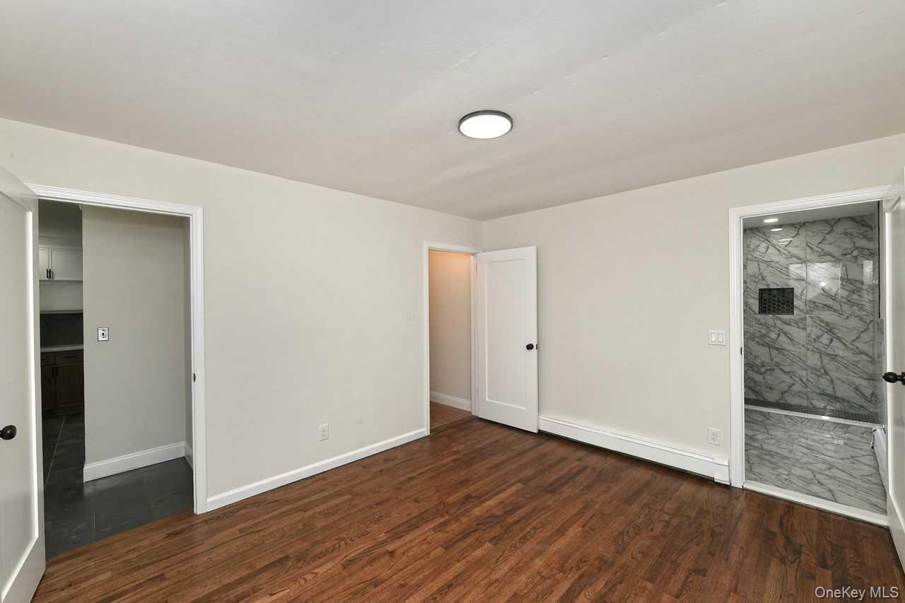 #20 photo, 434 W Main, Huntington , NY 11743