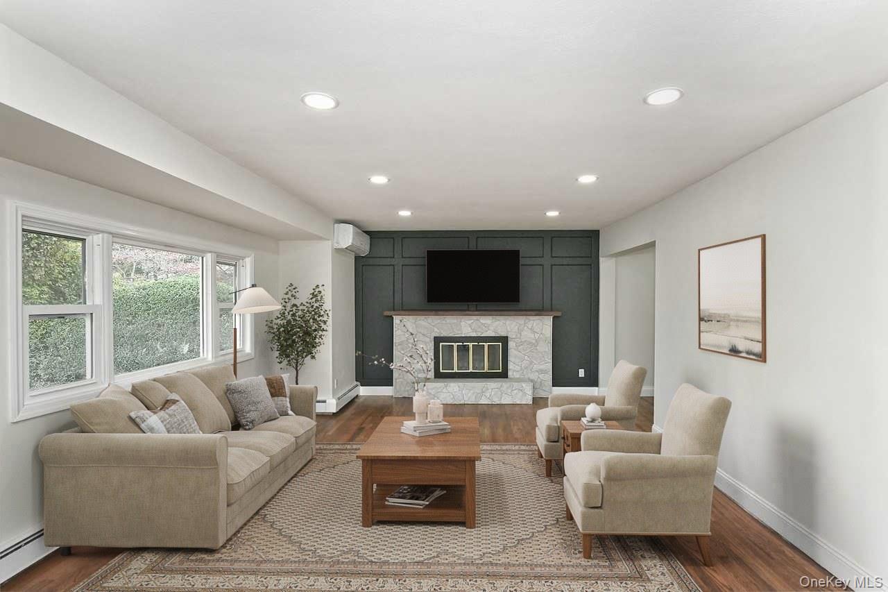 #6 photo, 434 W Main, Huntington , NY 11743