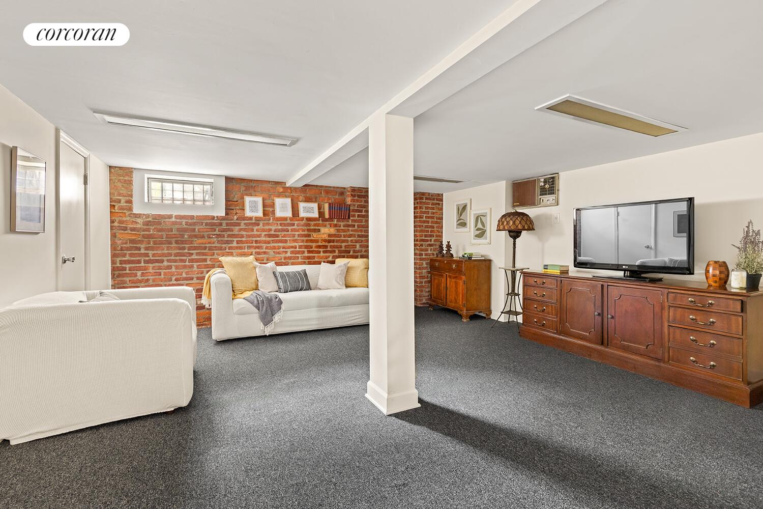 #12 photo, 2401 AVE R, ブルックリン区 Madison , NY 11229