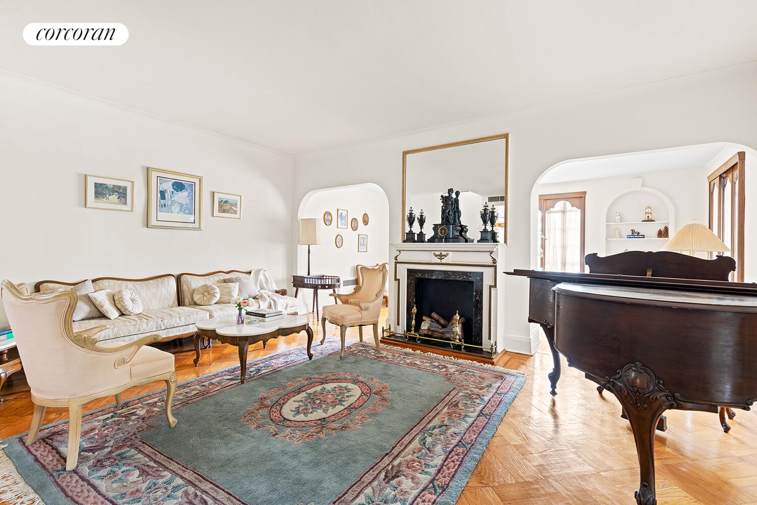 #4 photo, 2401 AVE R, ブルックリン区 Madison , NY 11229