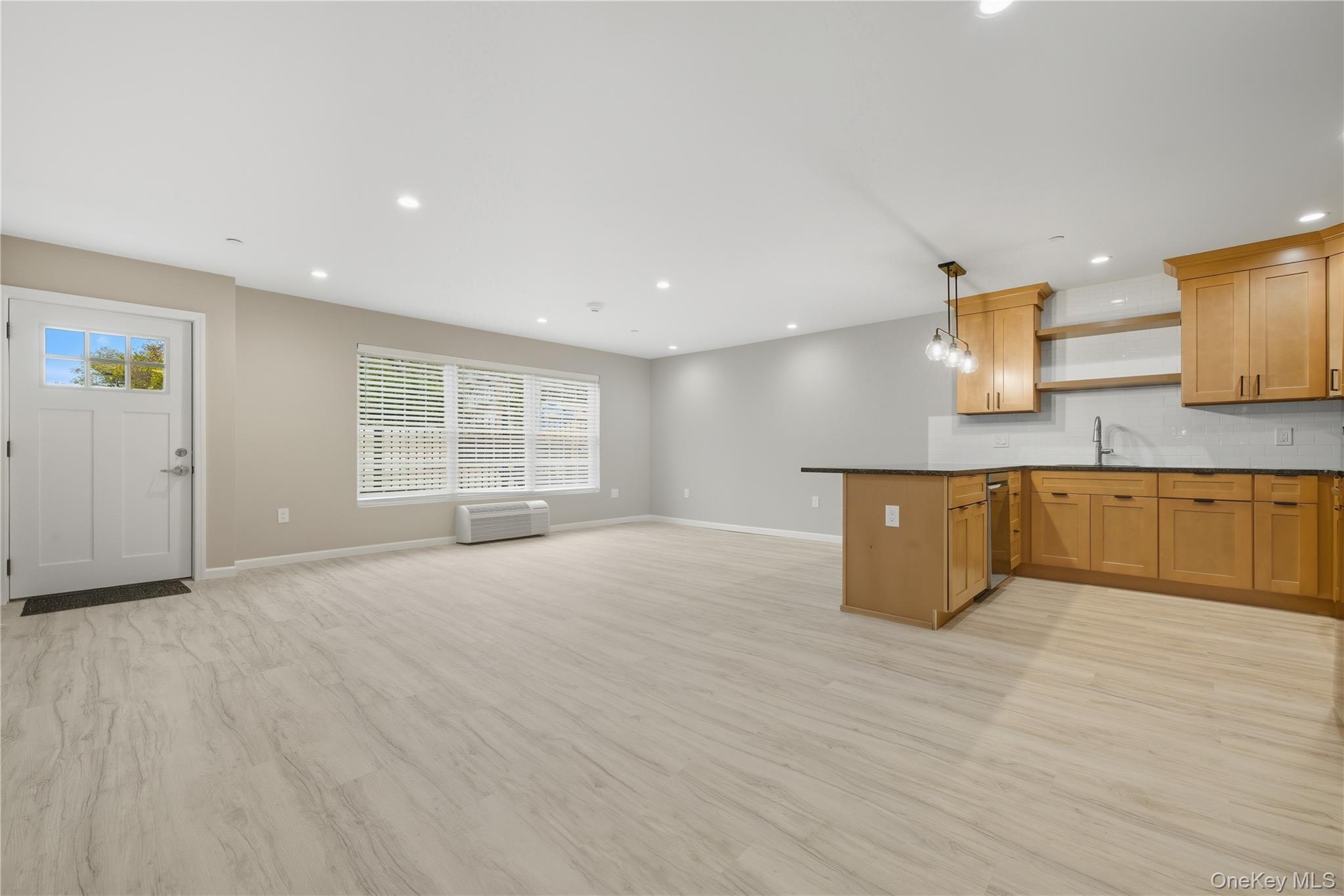 #4 photo, 71 N Main Street, ナッソー郡 Freeport , NY 11520