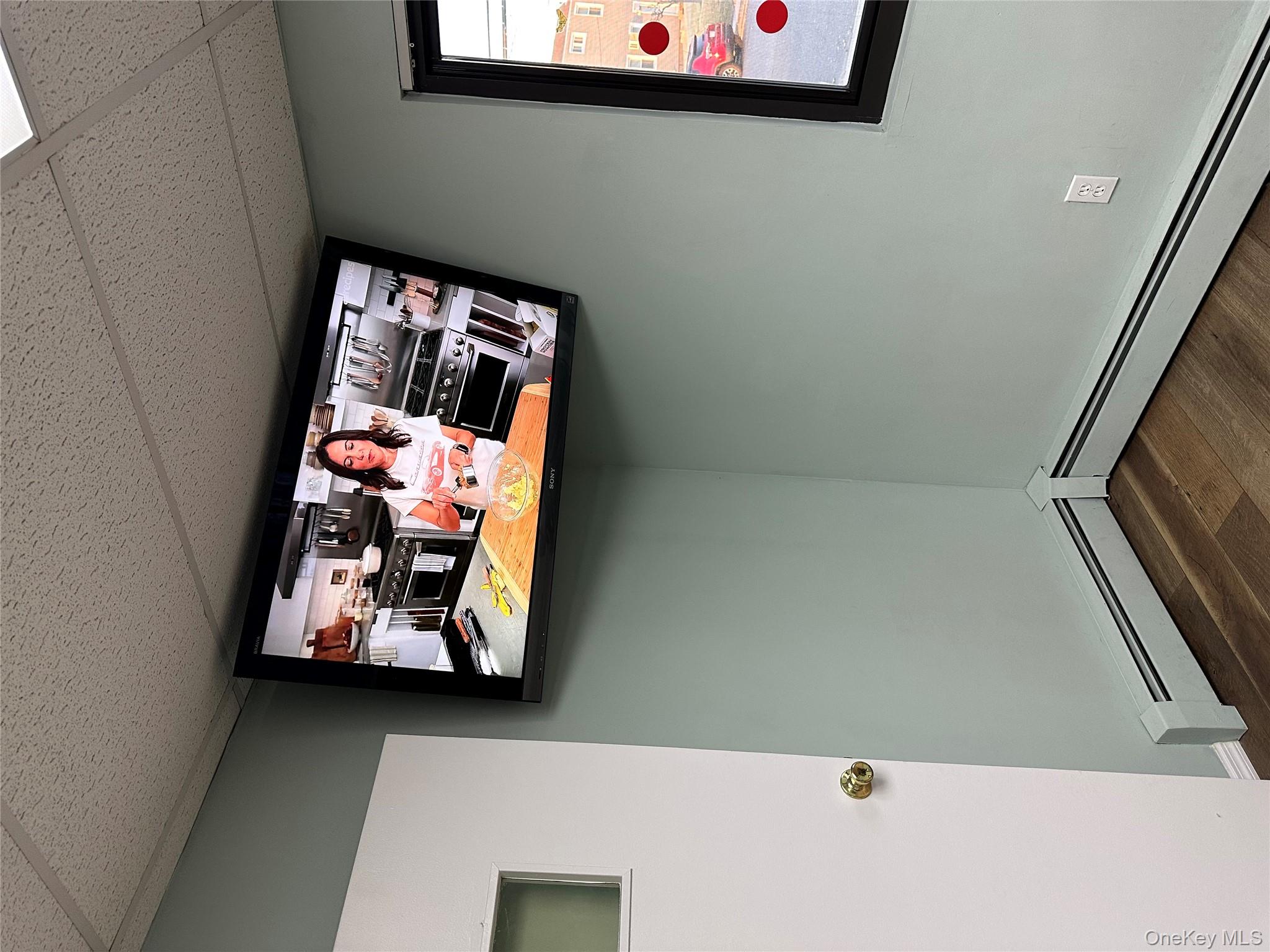 #2 photo, 6 Tuxedo Avenue, ナッソー郡 New Hyde Park , NY 11040