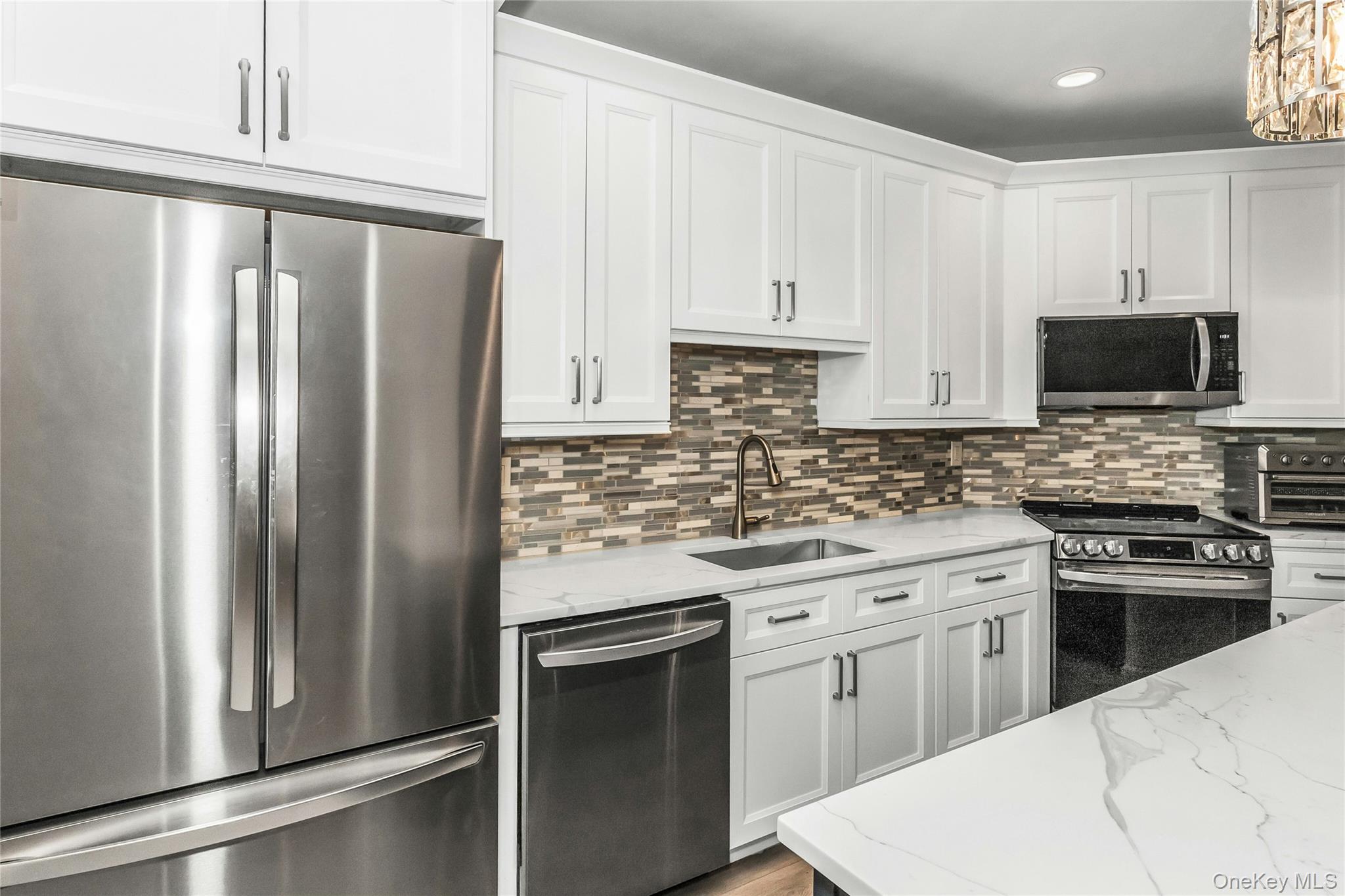 #16 photo, 99 Carriage Lane, Plainview , NY 11803