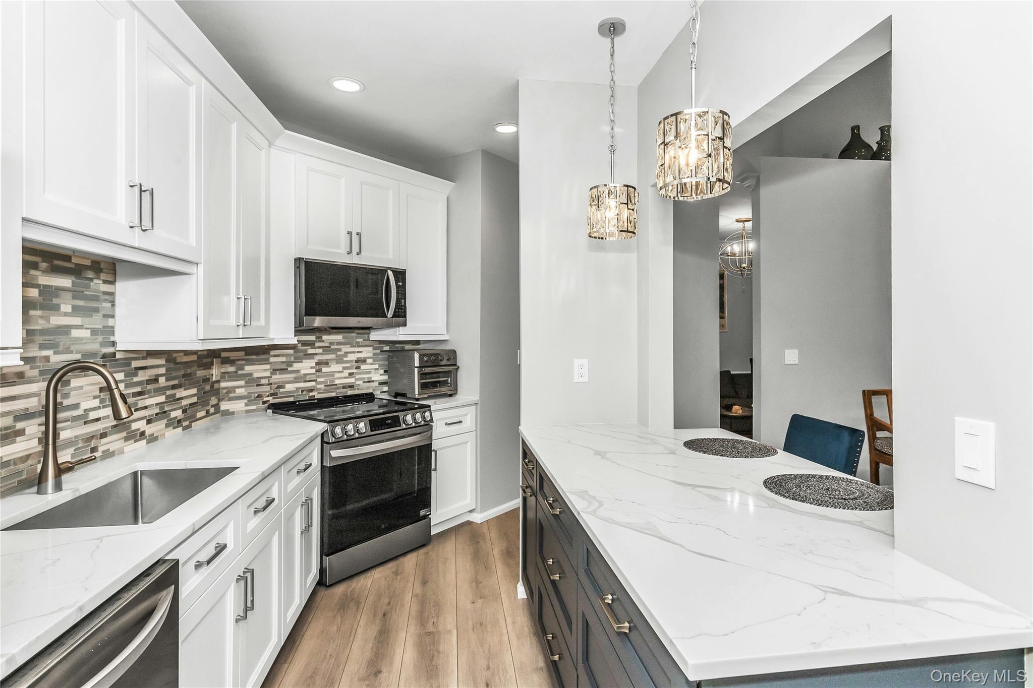 #17 photo, 99 Carriage Lane, Plainview , NY 11803