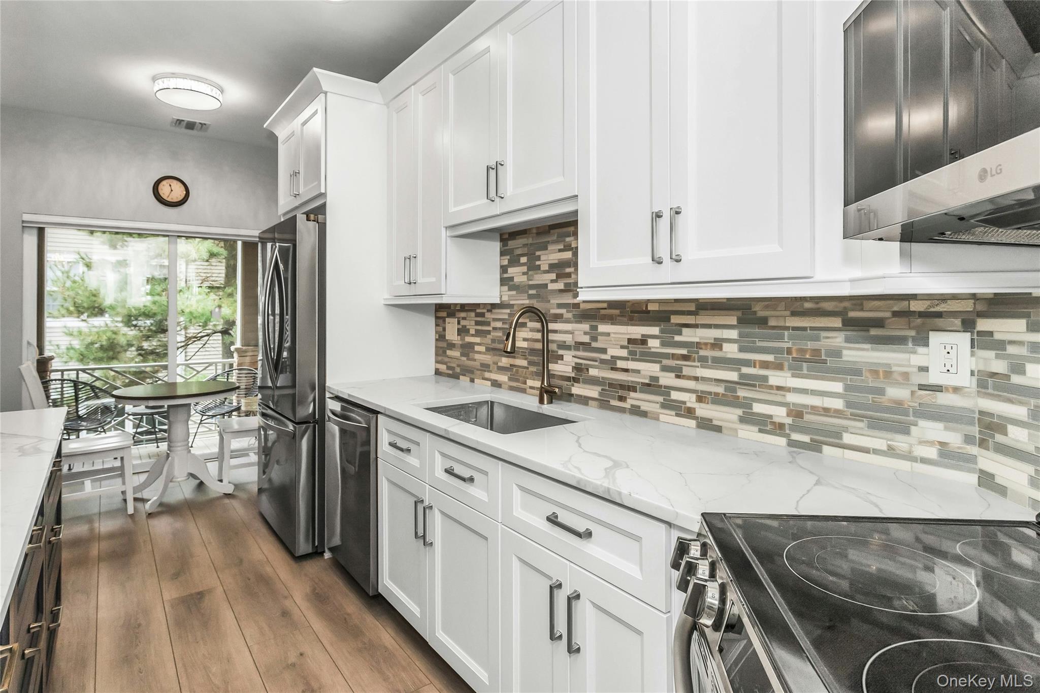 #18 photo, 99 Carriage Lane, Plainview , NY 11803