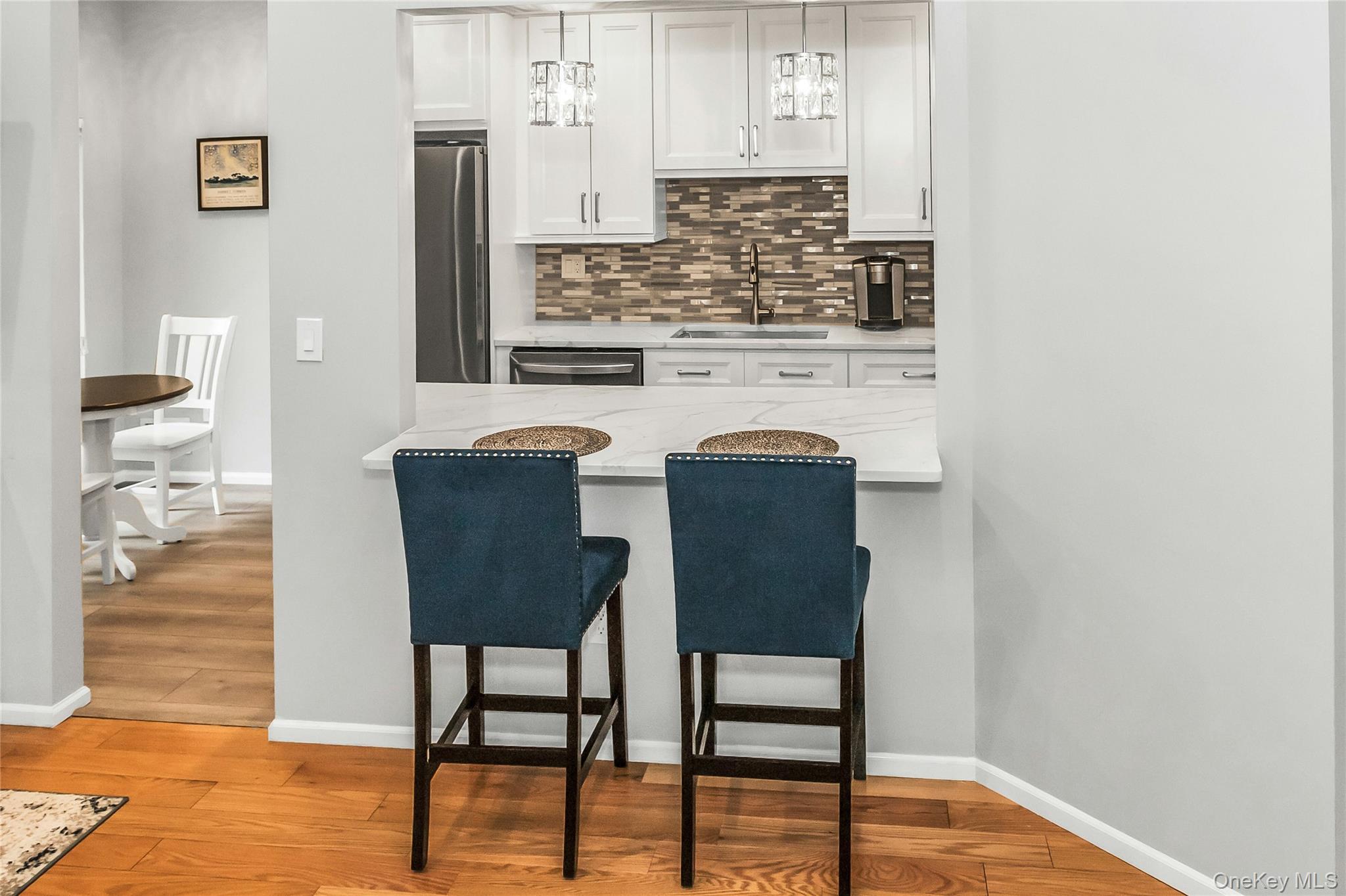 #19 photo, 99 Carriage Lane, Plainview , NY 11803