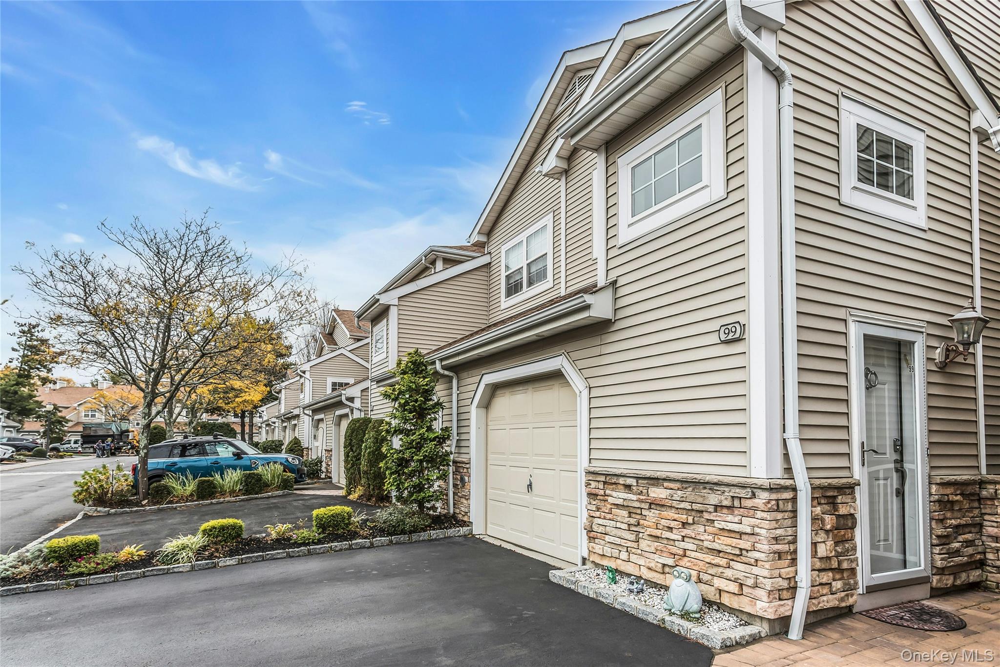 #2 photo, 99 Carriage Lane, Plainview , NY 11803