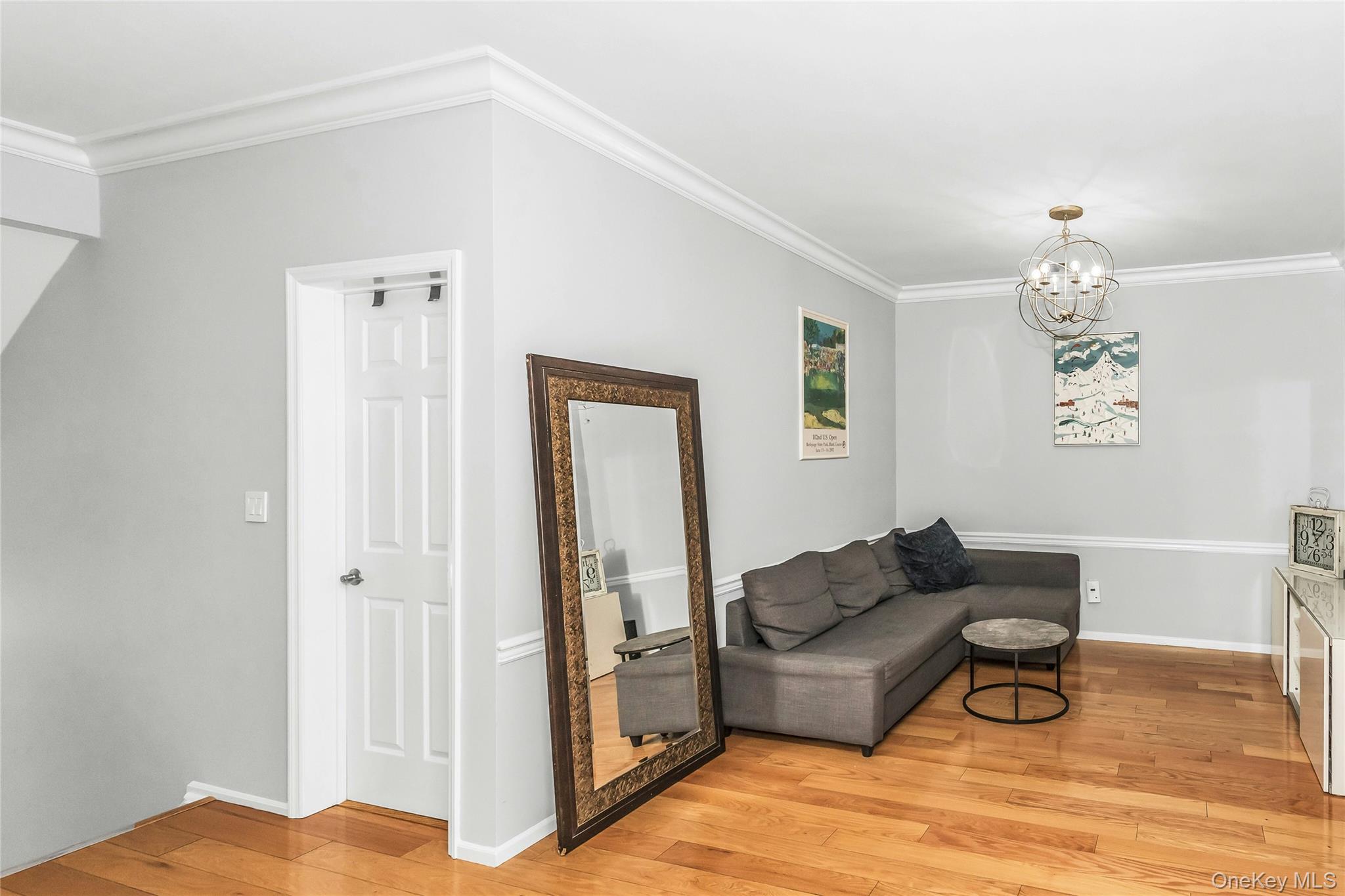 #4 photo, 99 Carriage Lane, Plainview , NY 11803