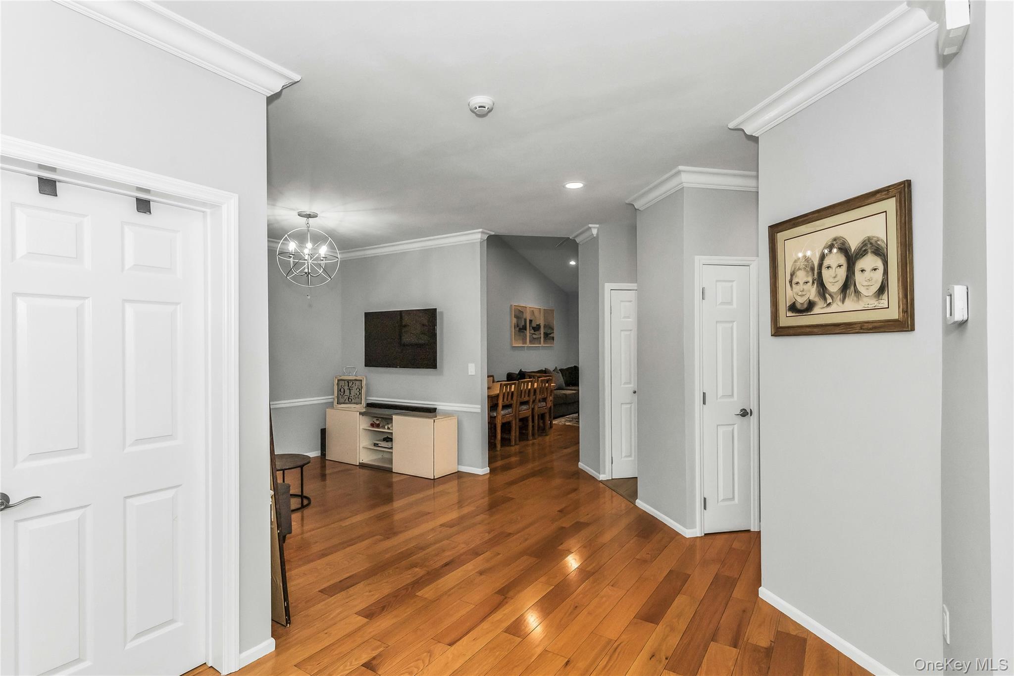 #5 photo, 99 Carriage Lane, Plainview , NY 11803