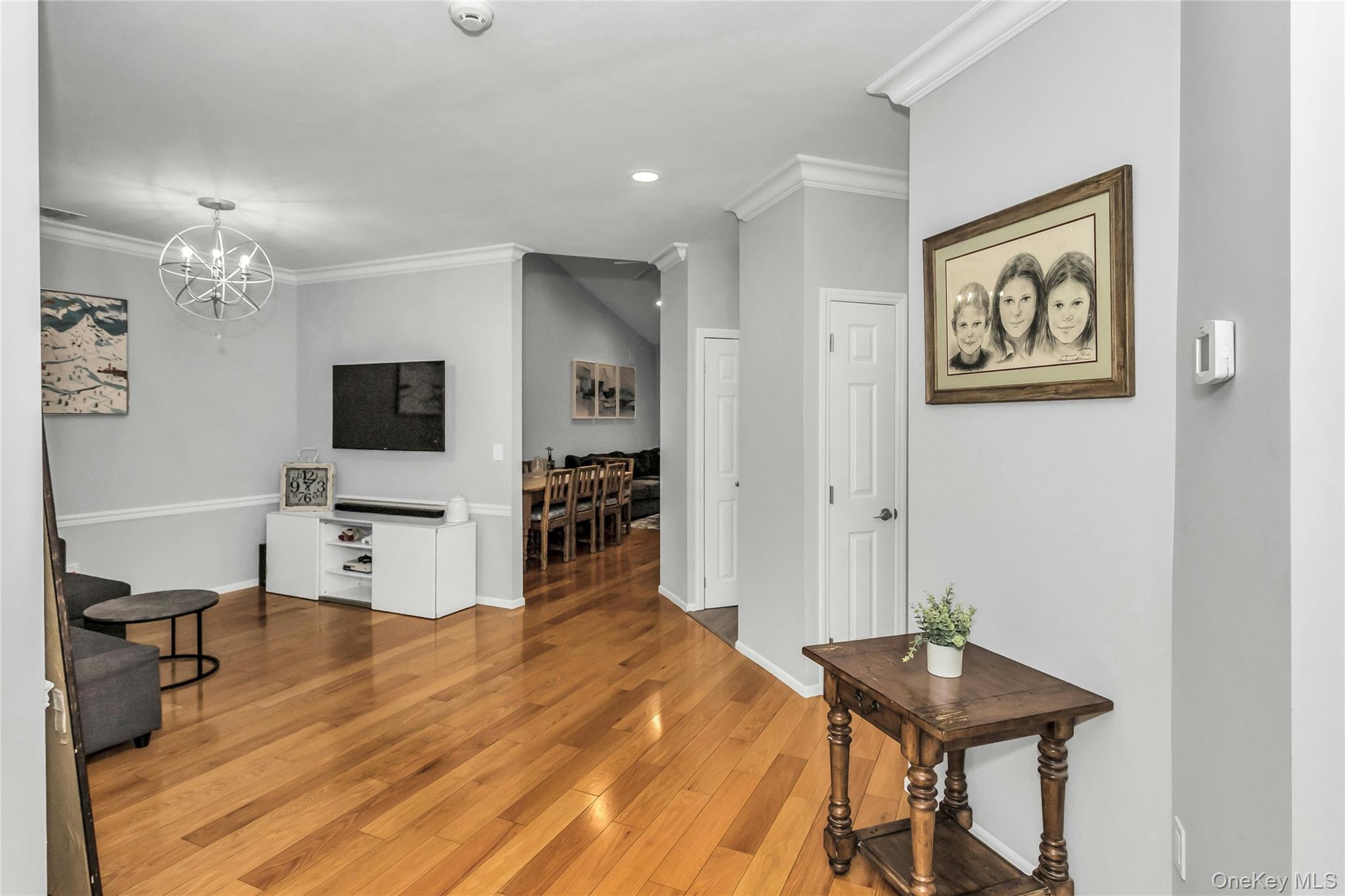 #6 photo, 99 Carriage Lane, Plainview , NY 11803