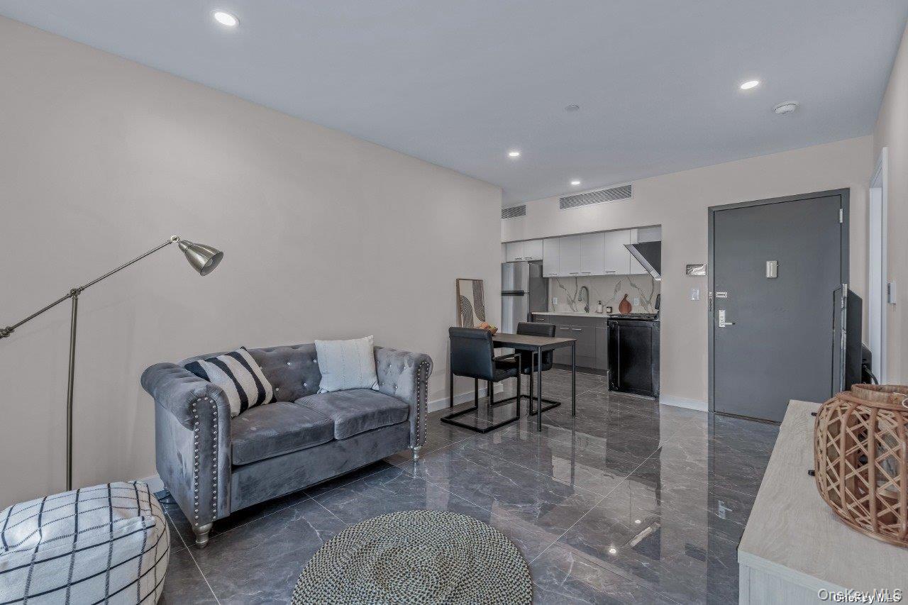 #4 photo, 43-30 52 Street, クイーンズ区 Woodside , NY 11377