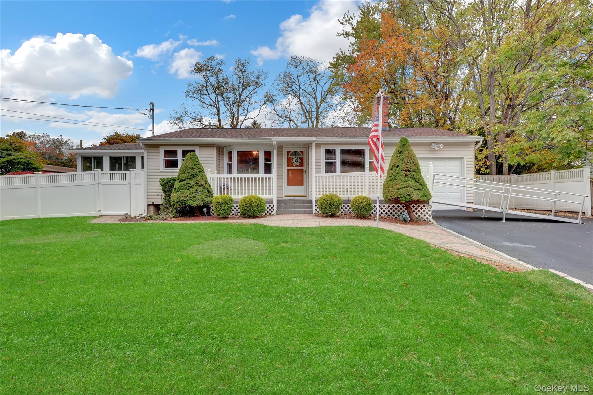 #3 photo, 42 S Mallard Avenue, サフォーク郡 Selden , NY 11784