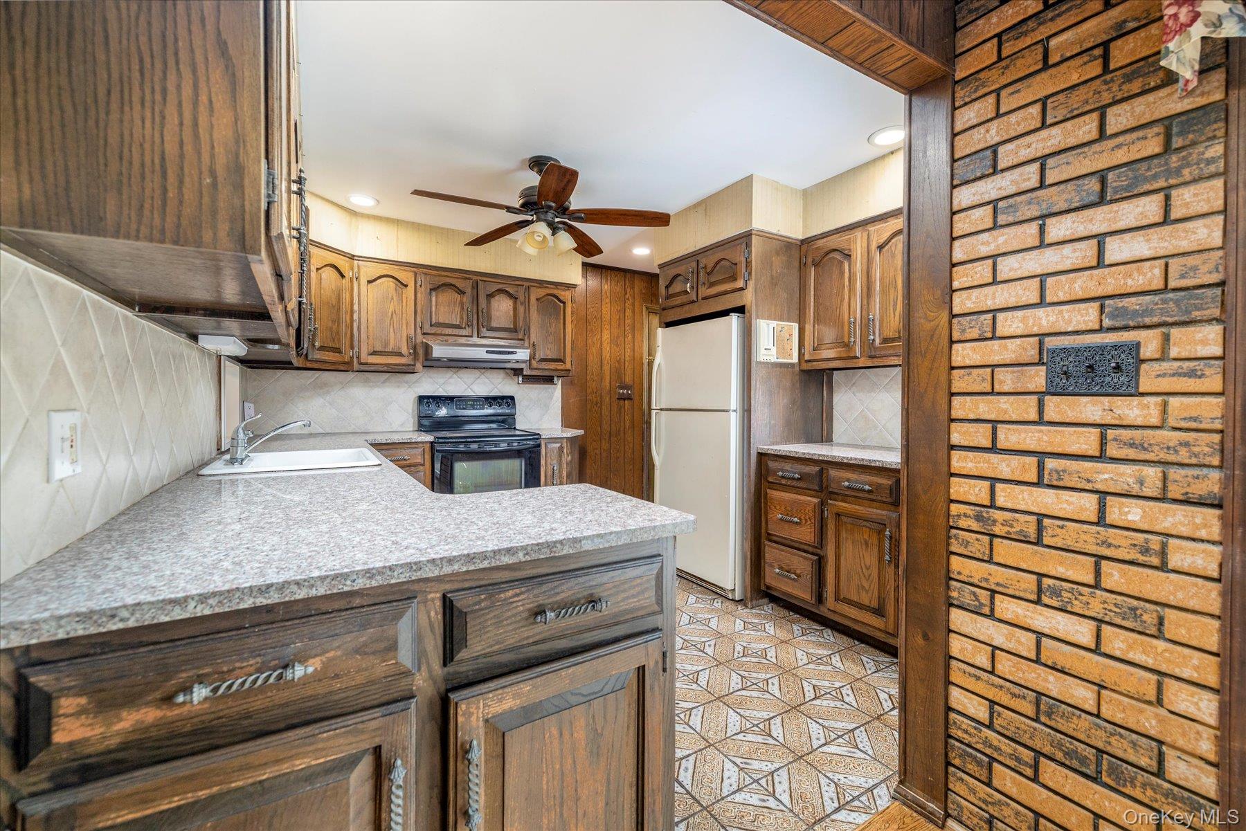 #14 photo, 8 Keats Place, Greenlawn , NY 11740