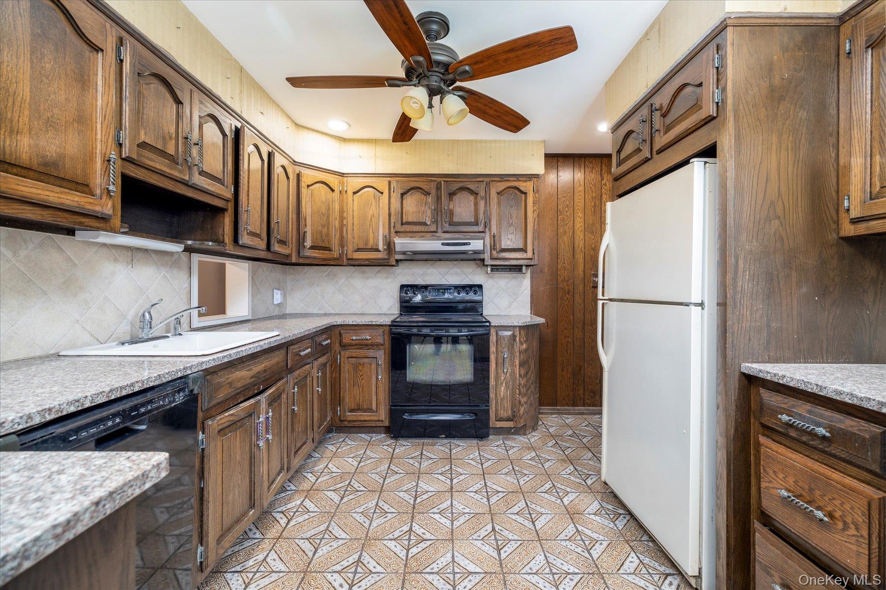 #15 photo, 8 Keats Place, Greenlawn , NY 11740