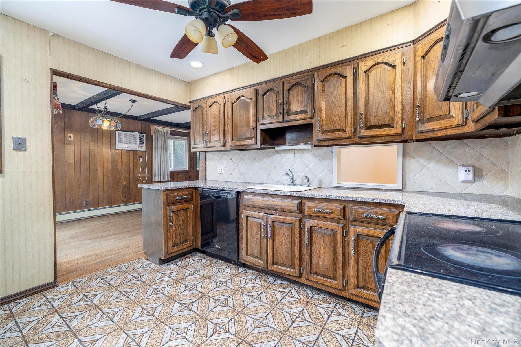 #17 photo, 8 Keats Place, Greenlawn , NY 11740