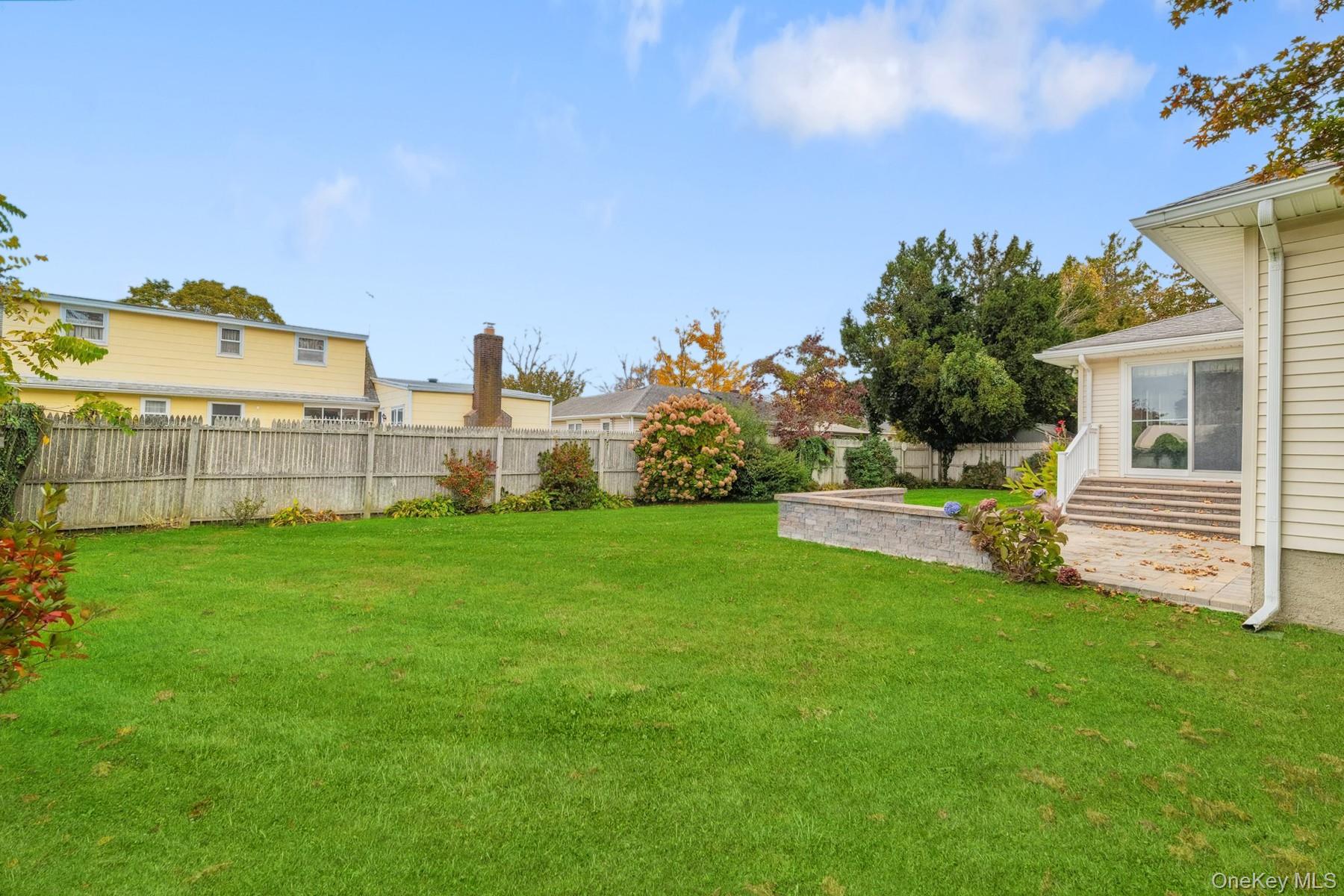 #4 photo, 8 Keats Place, Greenlawn , NY 11740