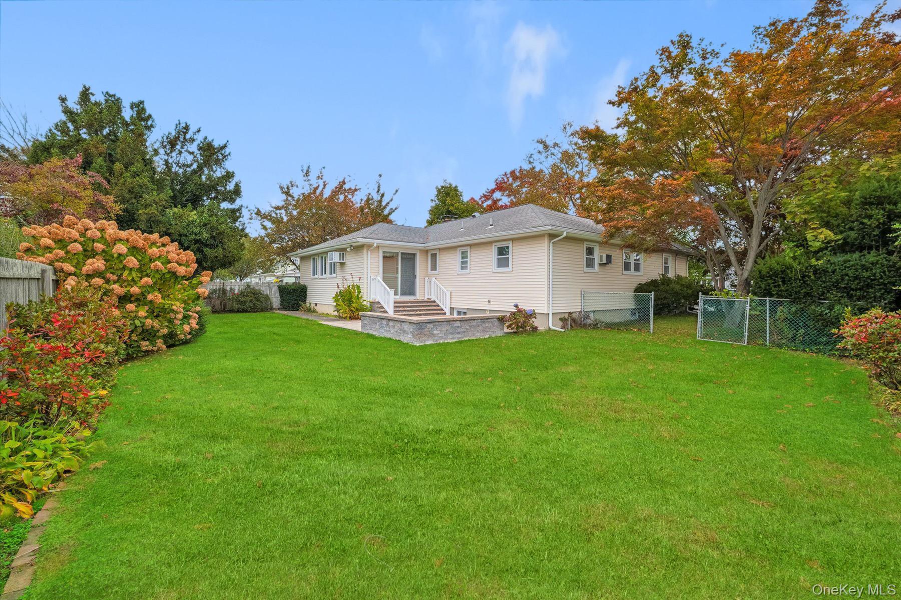 #5 photo, 8 Keats Place, Greenlawn , NY 11740