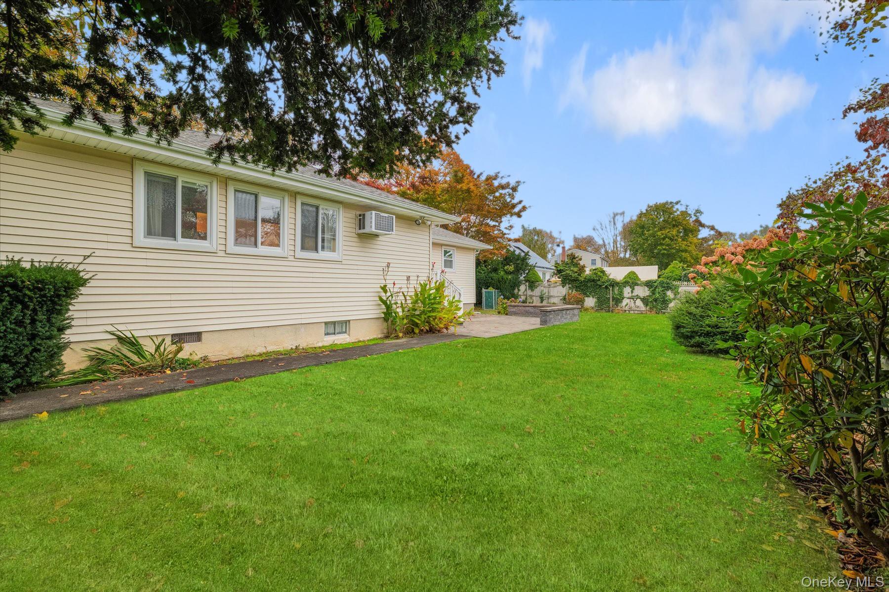 #7 photo, 8 Keats Place, Greenlawn , NY 11740