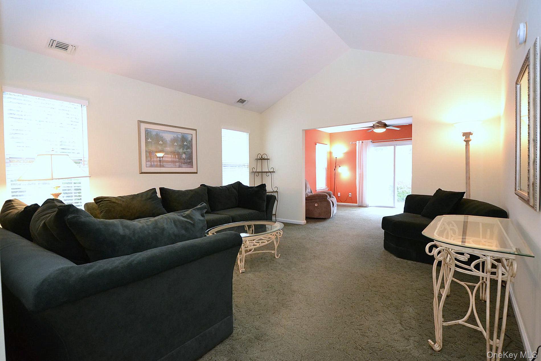 #12 photo, 1 Philip Lane, サフォーク郡 Middle Island , NY 11953