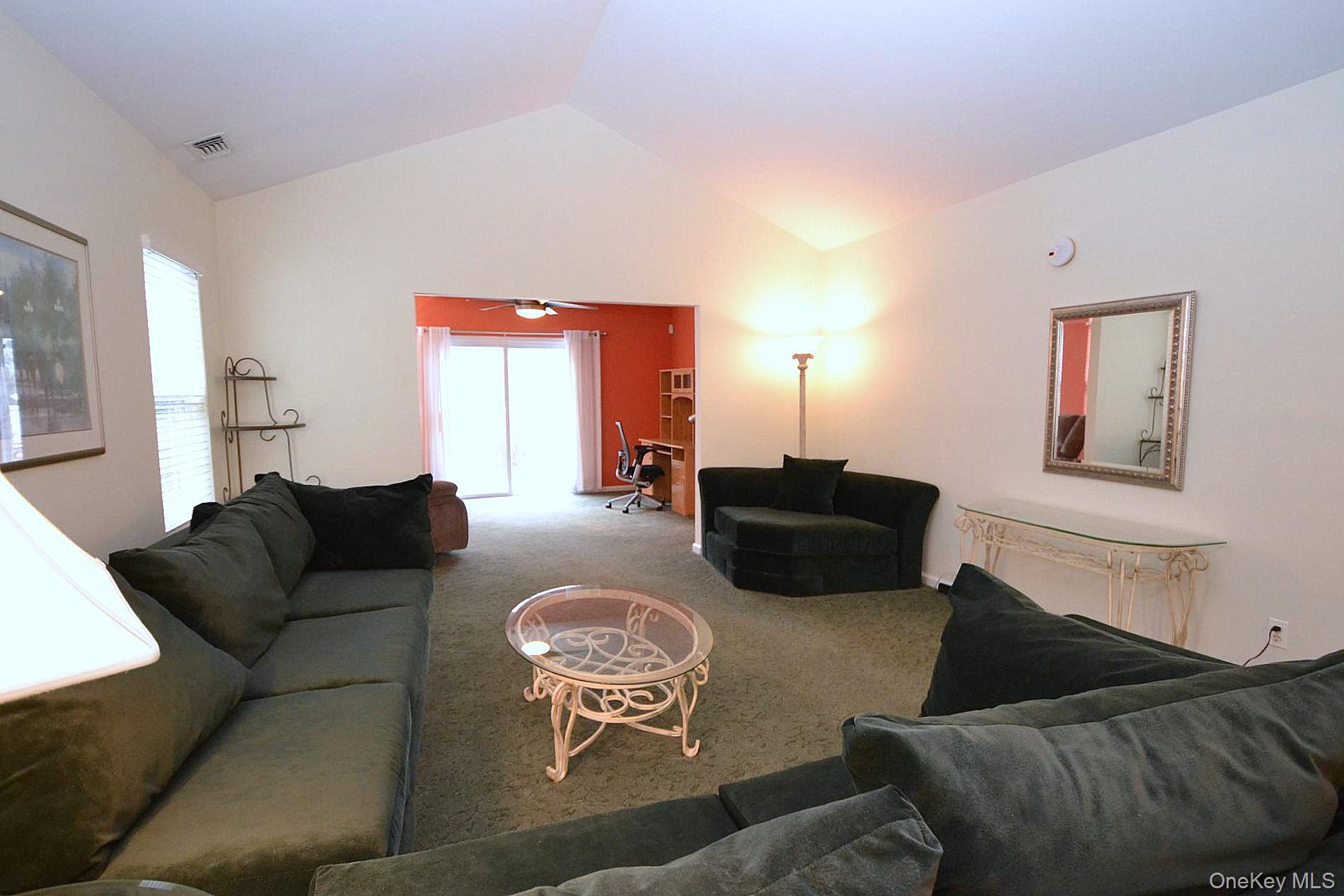 #13 photo, 1 Philip Lane, サフォーク郡 Middle Island , NY 11953