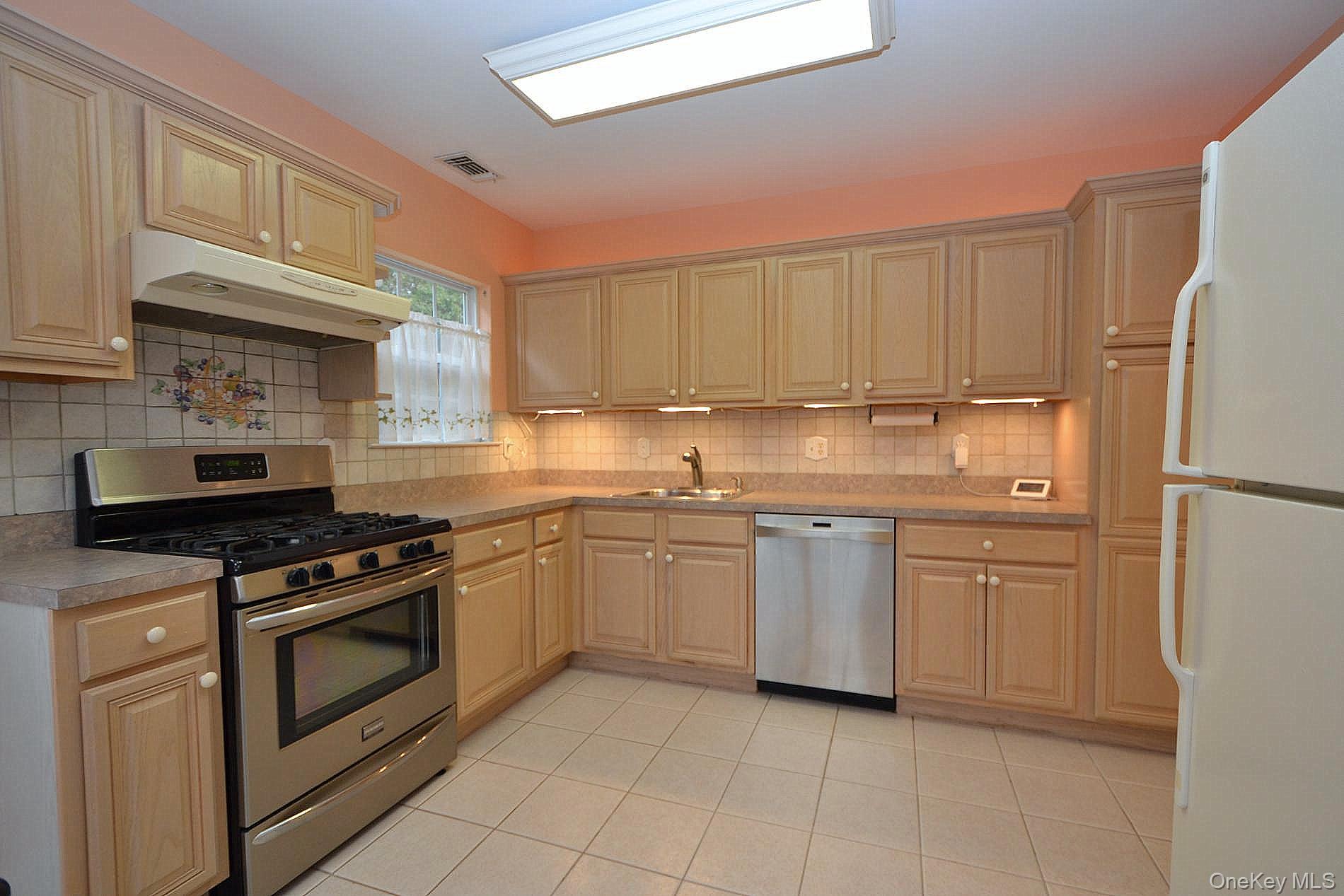 #5 photo, 1 Philip Lane, サフォーク郡 Middle Island , NY 11953