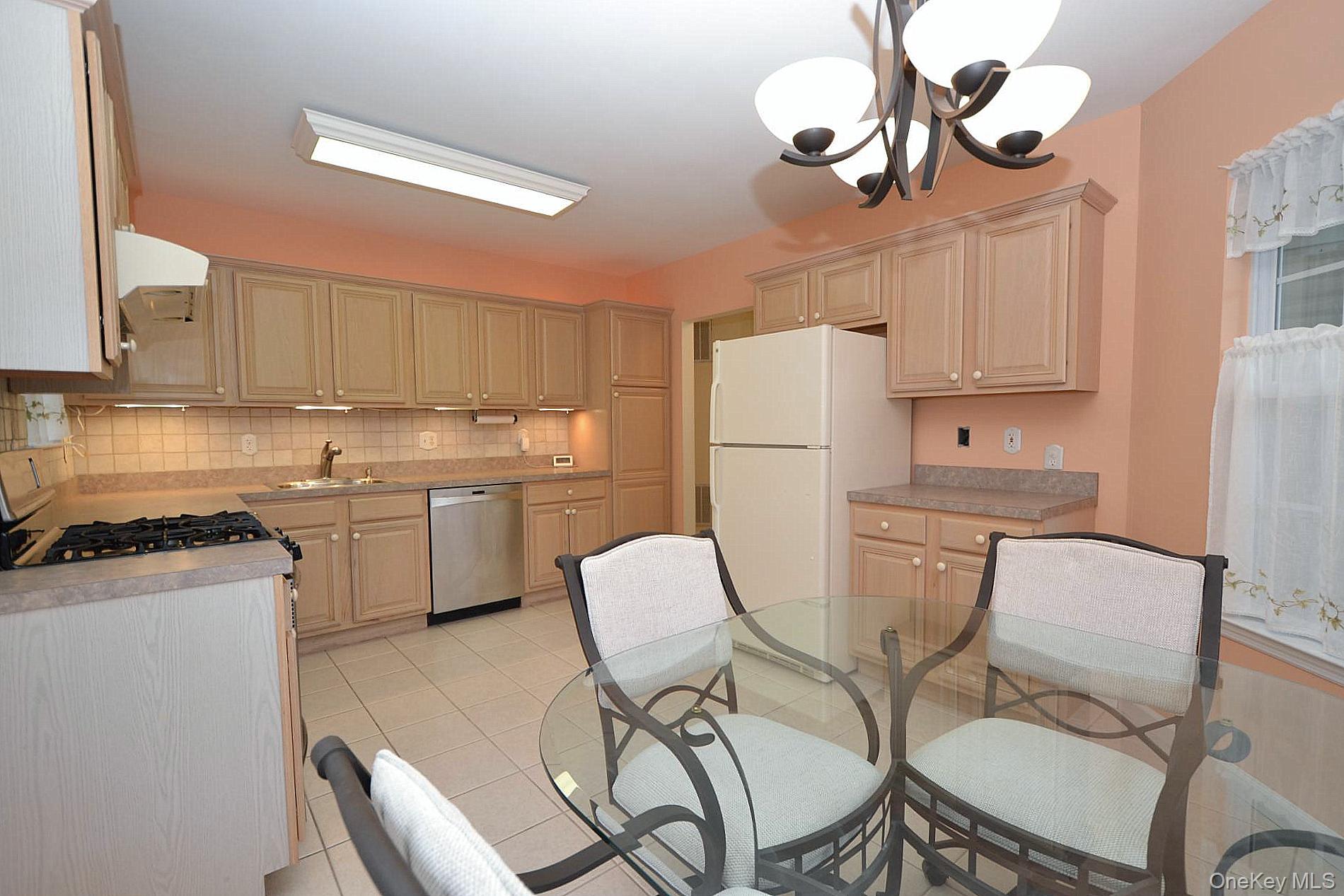 #7 photo, 1 Philip Lane, サフォーク郡 Middle Island , NY 11953