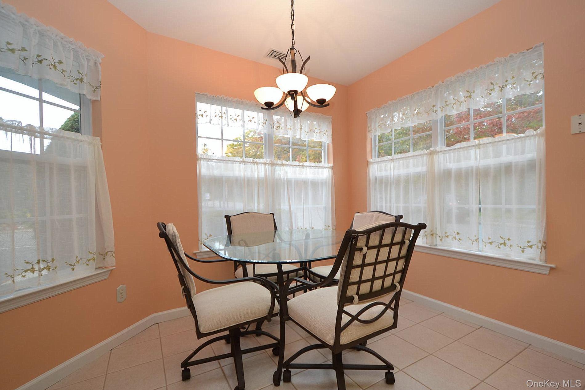 #8 photo, 1 Philip Lane, サフォーク郡 Middle Island , NY 11953