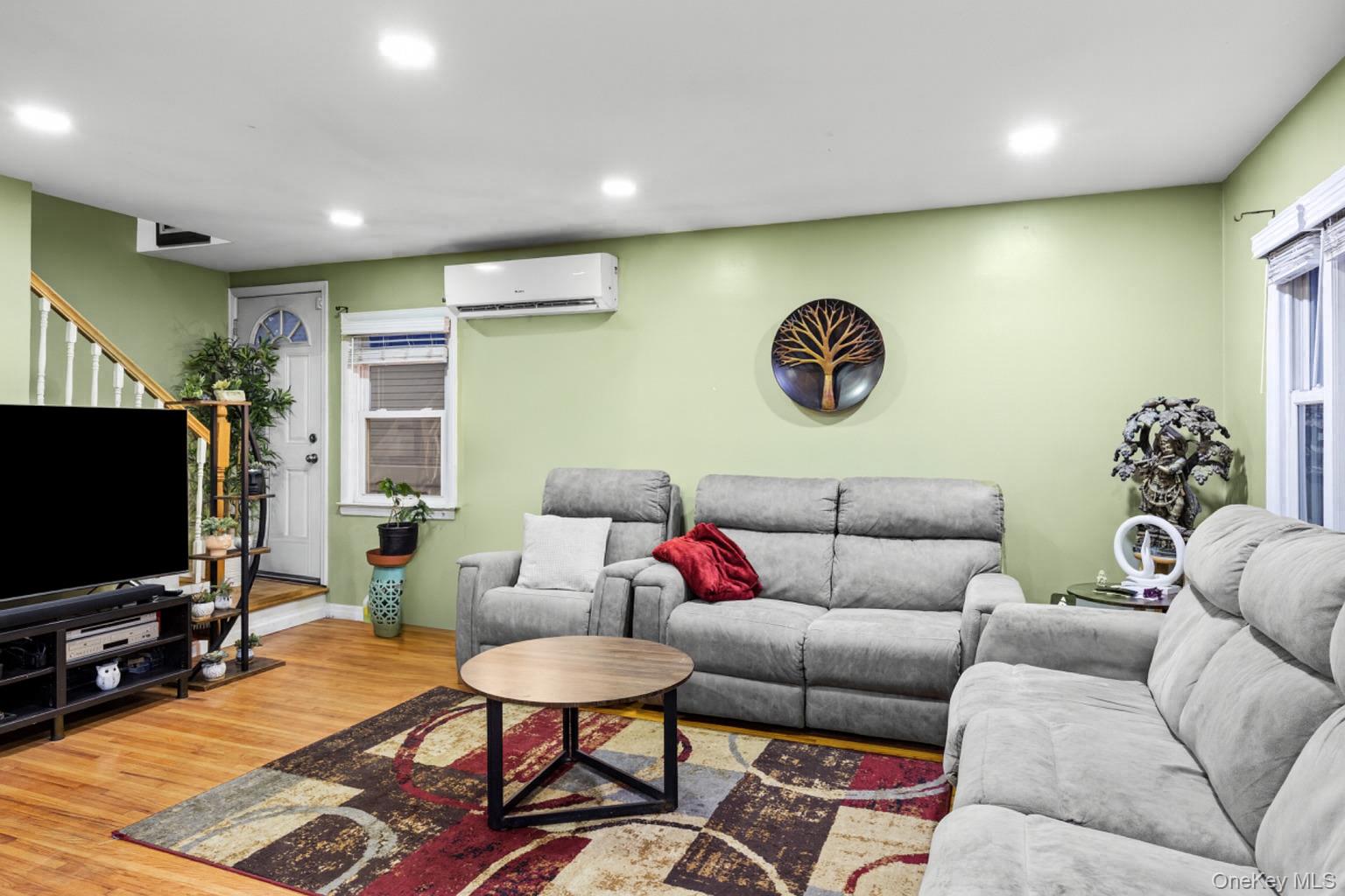 #9 photo, 24612 86th Road, クイーンズ区 Bellerose , NY 11426