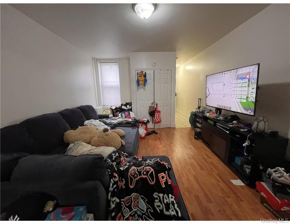 #9 photo, 862 Woodward Avenue, クイーンズ区 Ridgewood , NY 11385