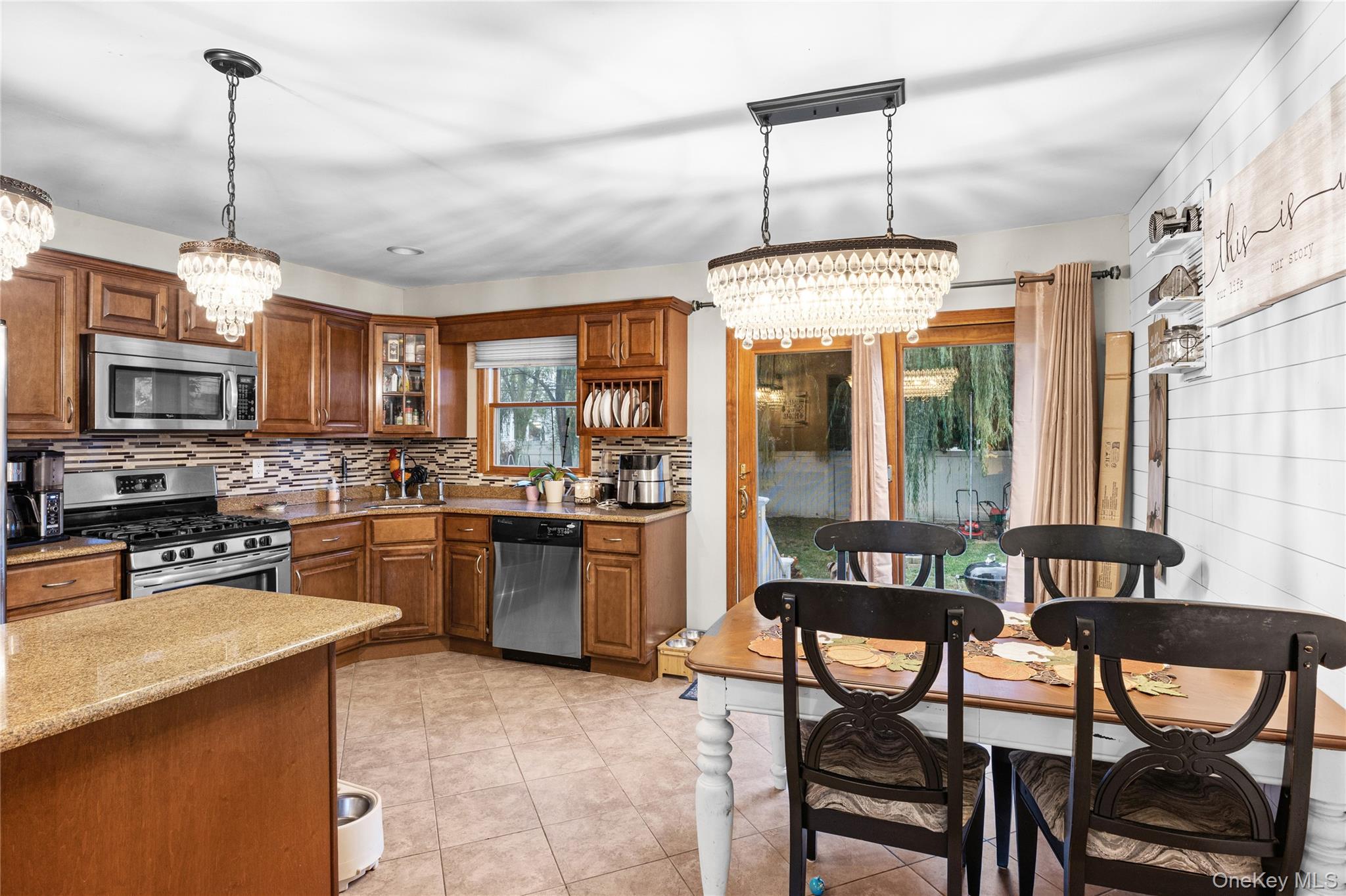 #4 photo, 9 Riviera Parkway, サフォーク郡 Lindenhurst , NY 11757