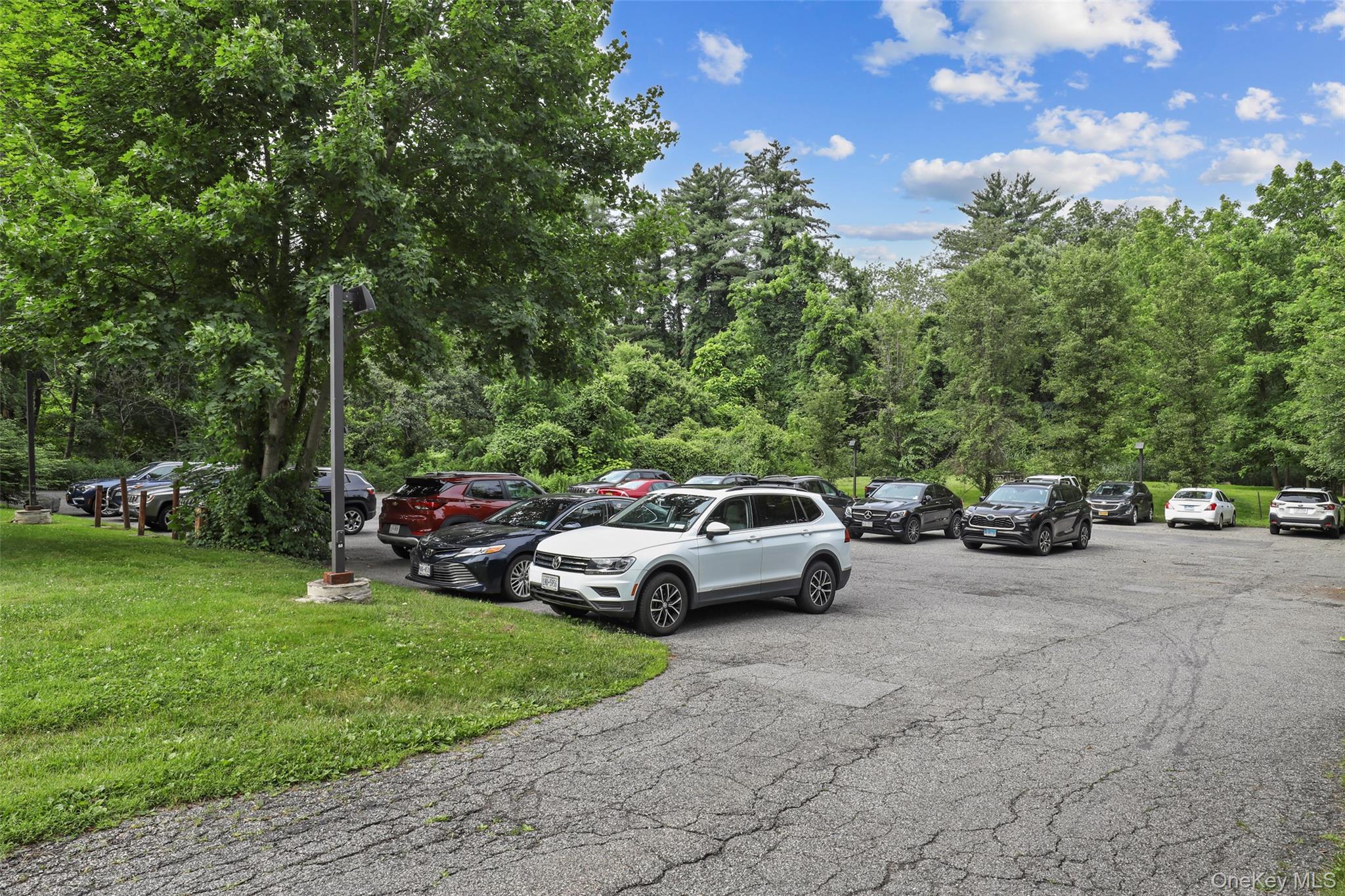 #11 photo, 633 Old Post Road, Bedford , NY 10506