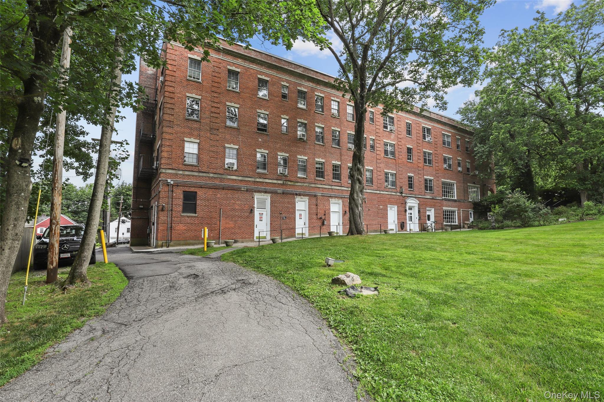 #5 photo, 633 Old Post Road, Bedford , NY 10506