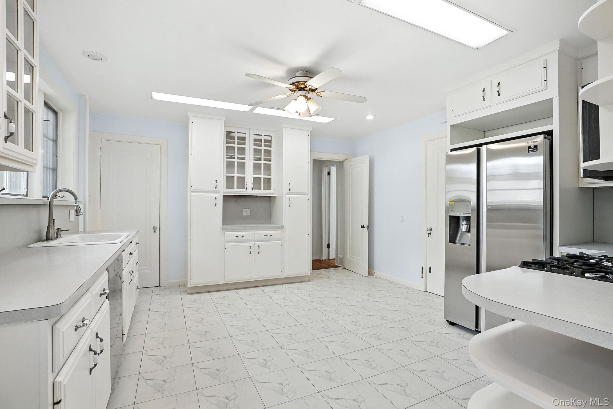 #16 photo, 11 Robinhood Road, White Plains , NY 10605