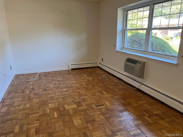 #2 photo, 6 Glen Hollow Dr, Holtsville , NY 11742