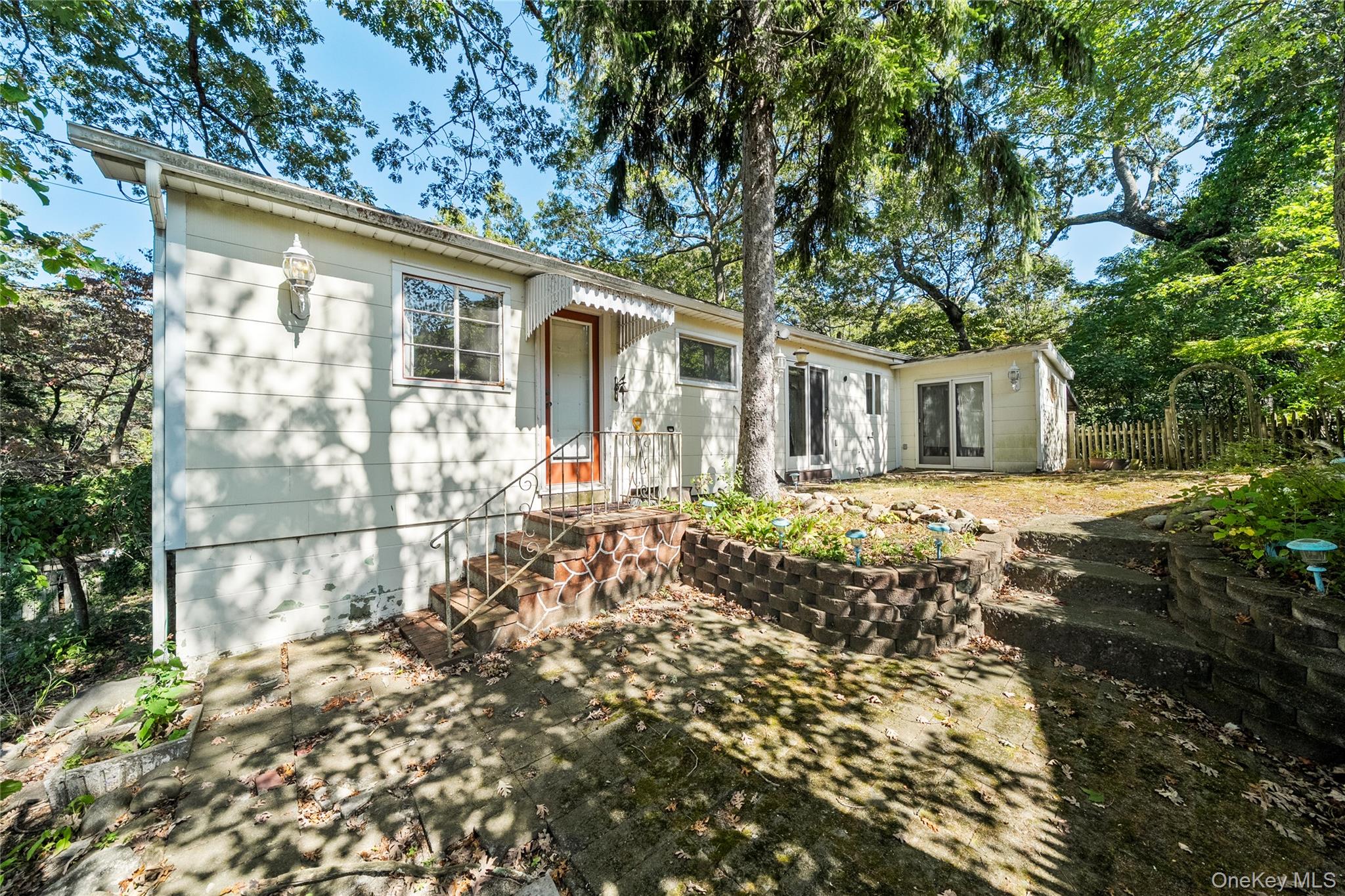 #1 photo, 14 Whitestone Road, サフォーク郡 Sound Beach , NY 11789